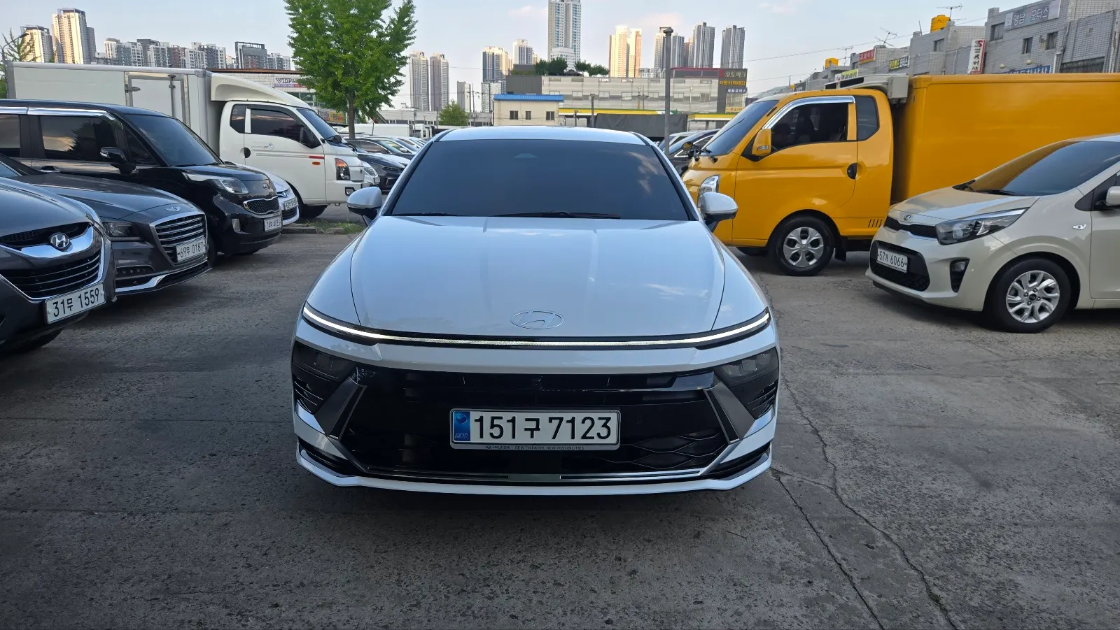 Hyundai (DN8) 2023 2/5