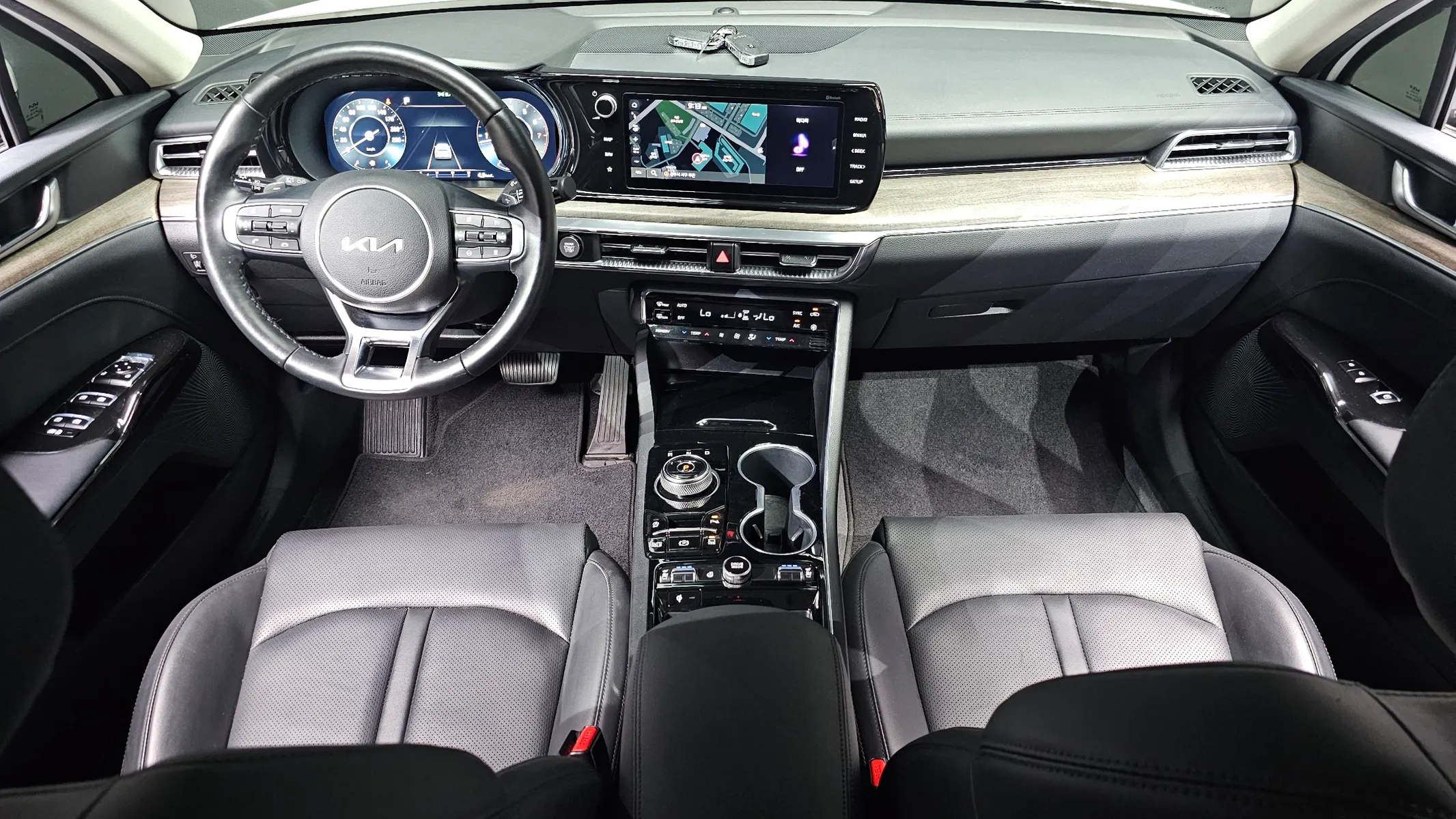 Kia K5 3 2.0 2023 4/5