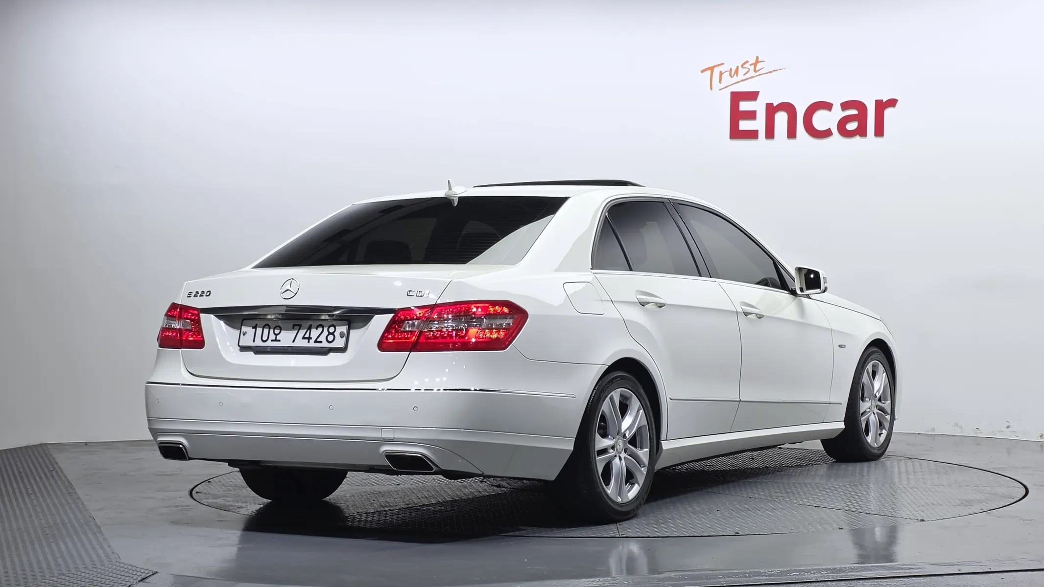 Mercedes-Benz E-Class W212 E220 CDI 2012 2/21