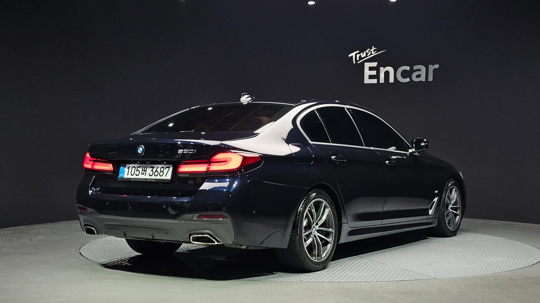 BMW 5 Series (G30) 520i M 2021 2/21