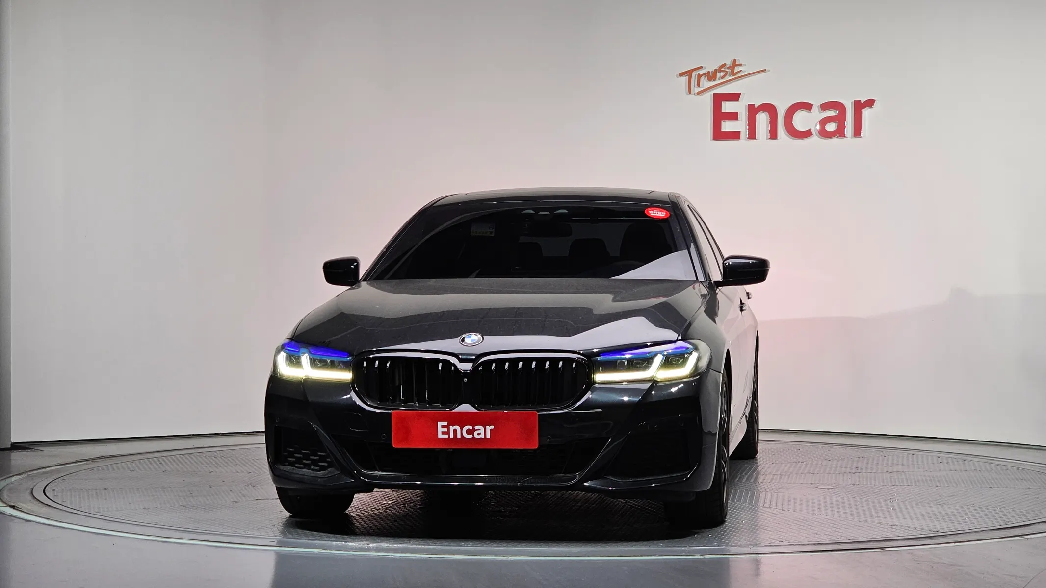 BMW 5 Series (G30) 520d M 2017 3/35