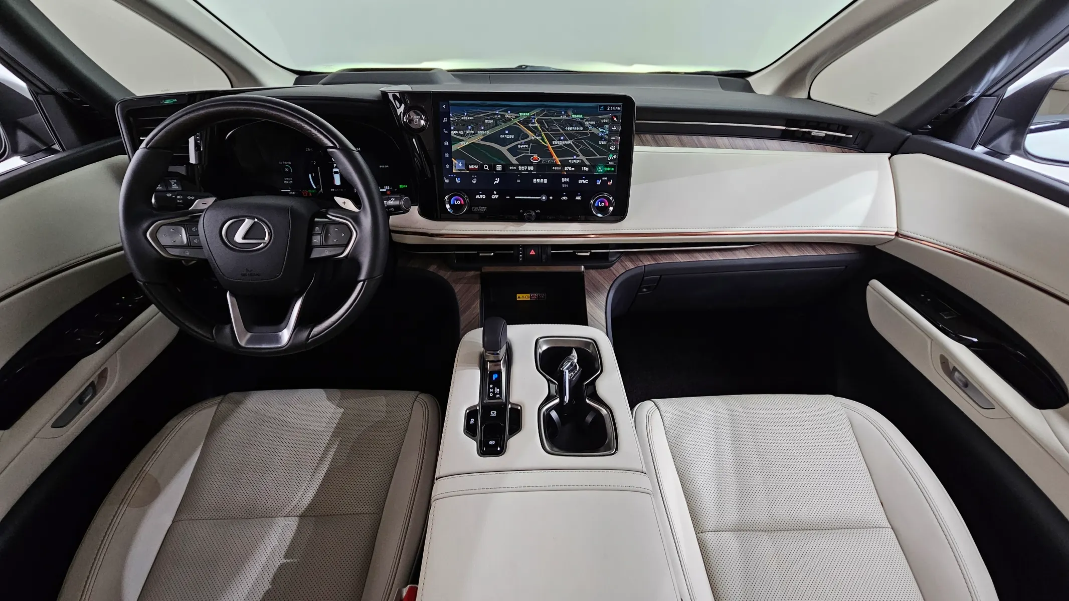 Lexus LM 2 500h 2025 4/5