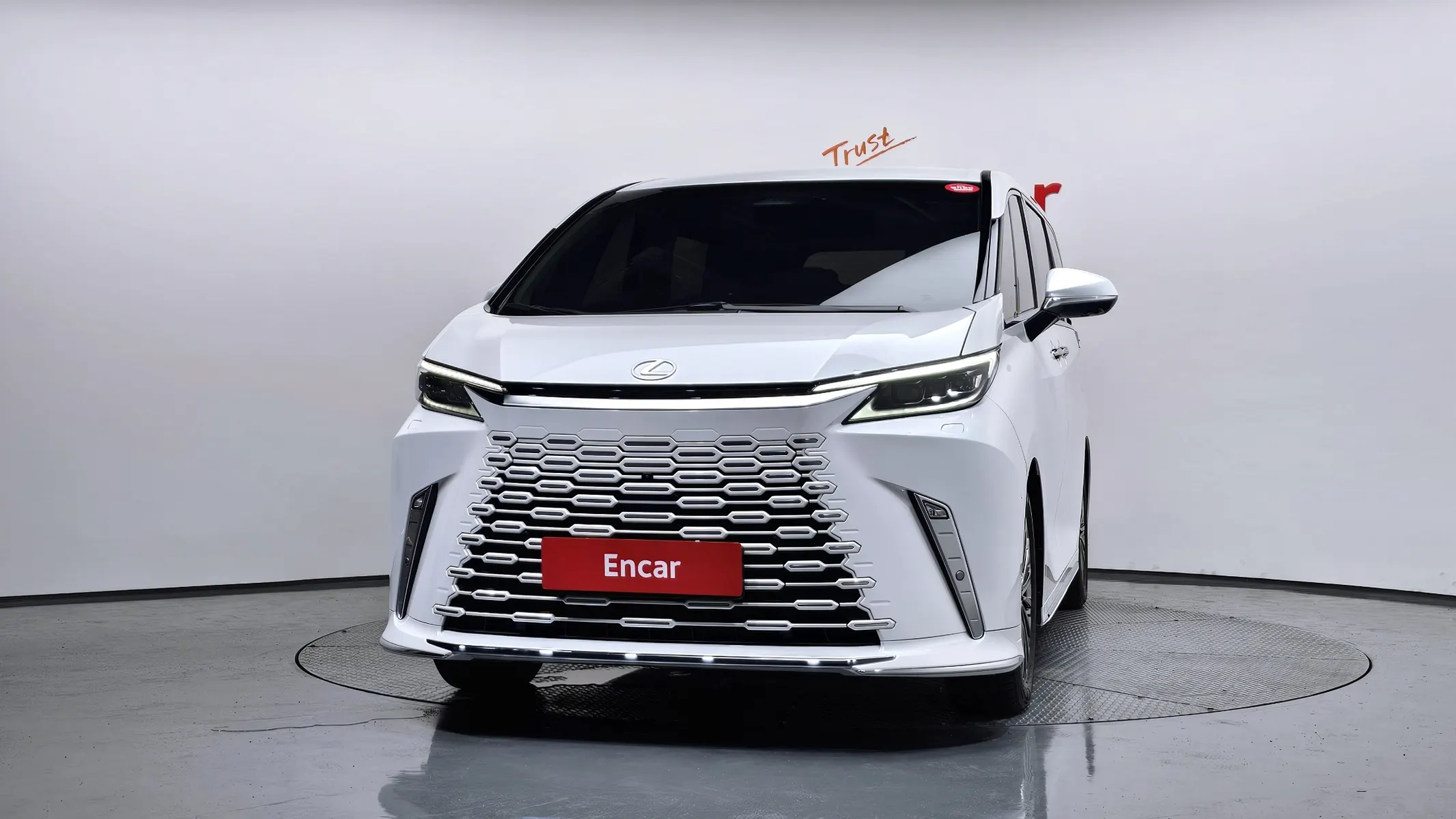 Lexus LM 2 500h 2025 2/5