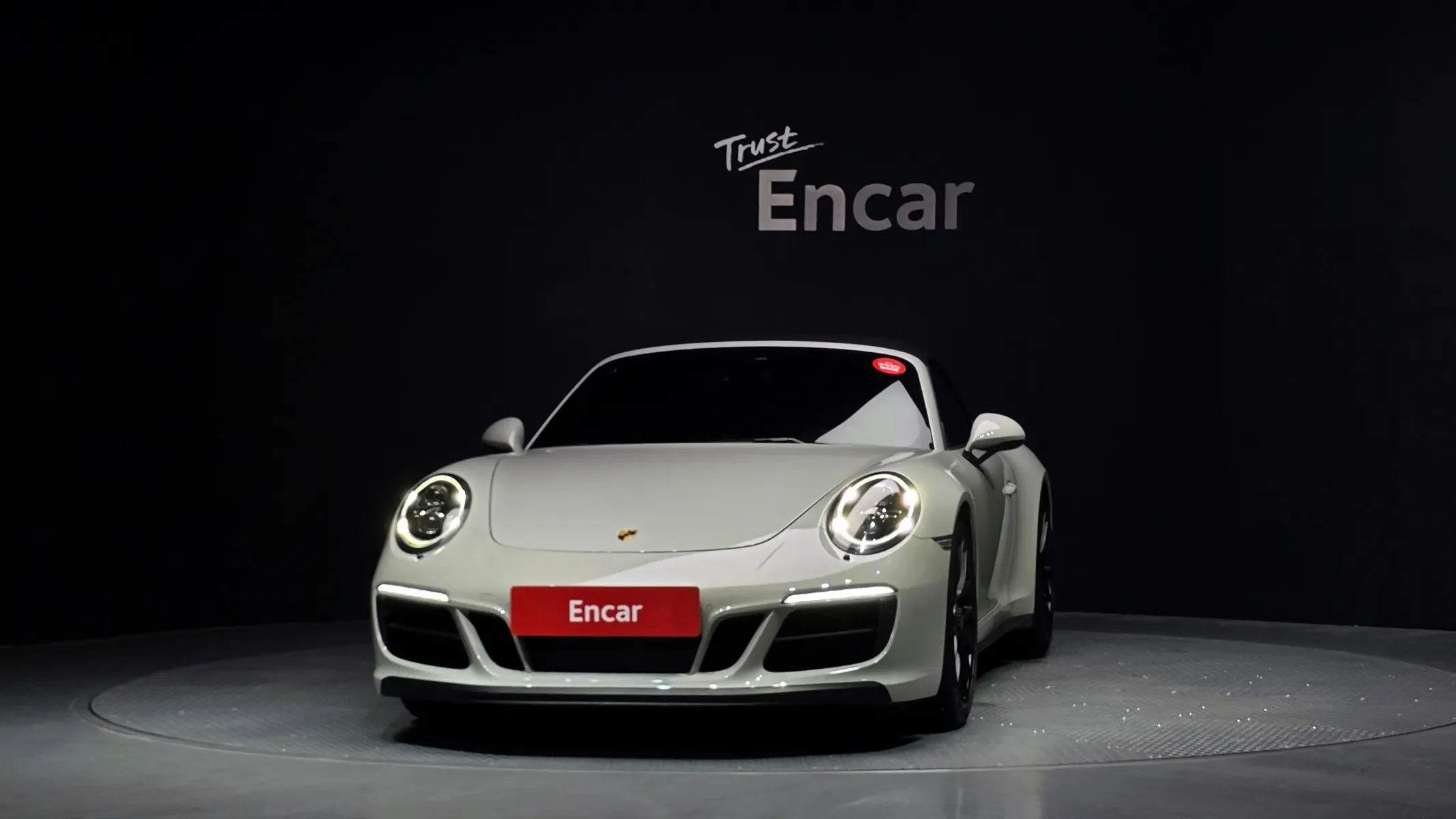 Porsche 911 GTS 2018 3/34
