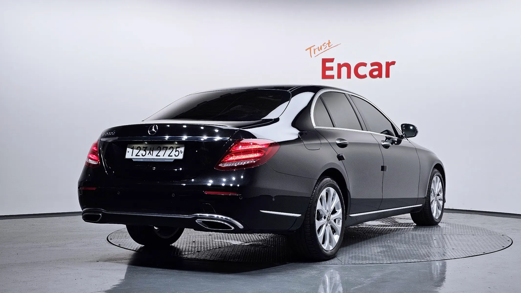 Mercedes-Benz E-Class W213 E220d 2019 2/36