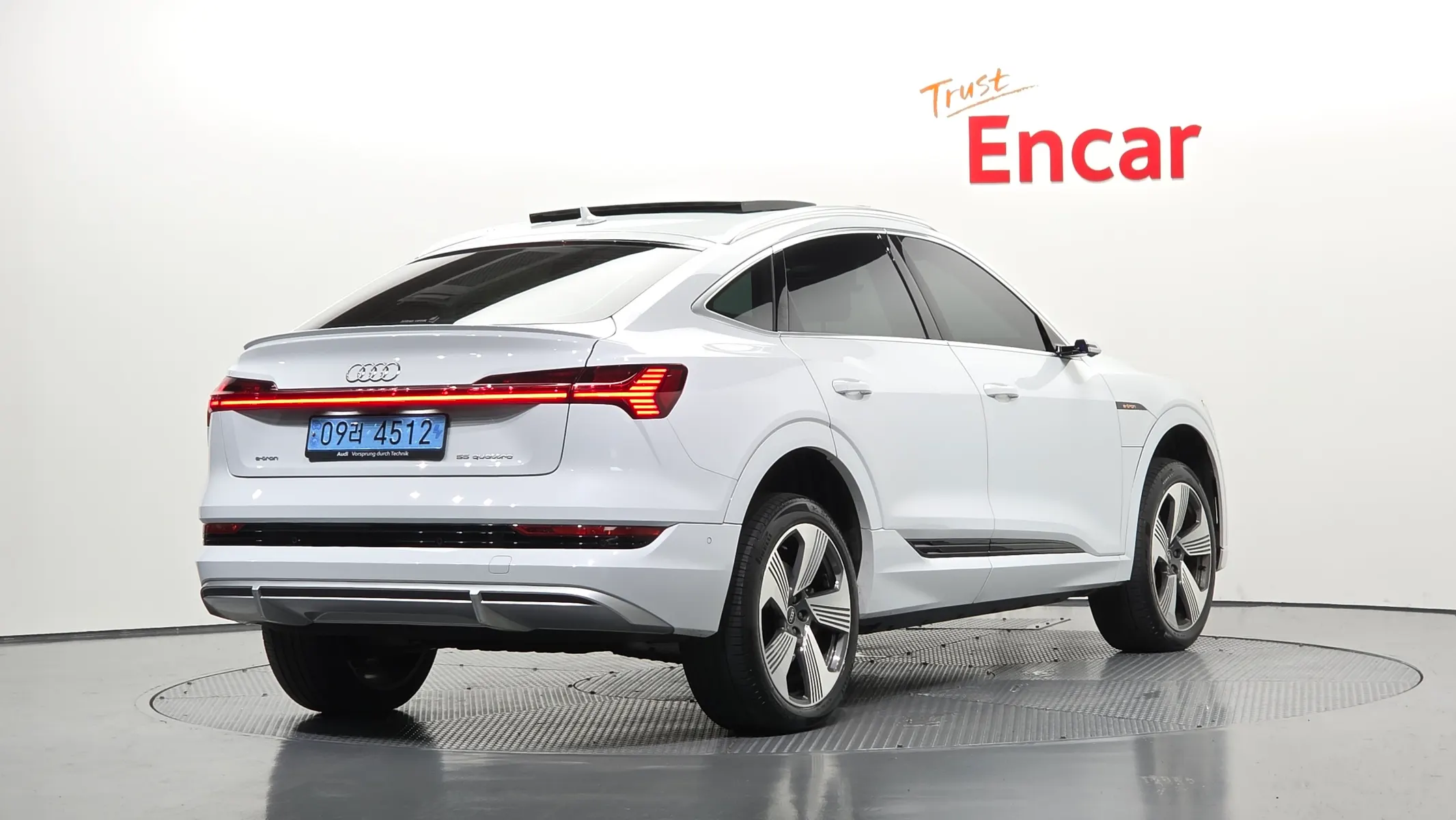 Audi e- 55 2022 2/36