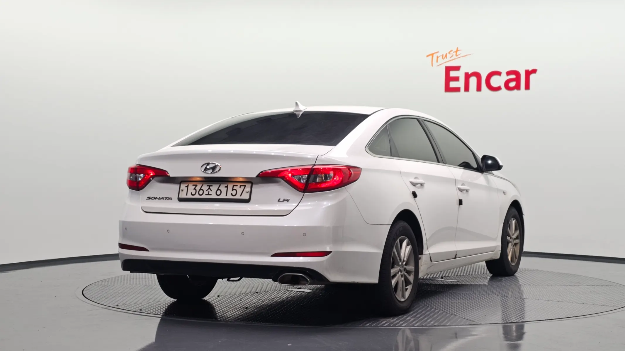 Hyundai LF LPI 2014 2/33