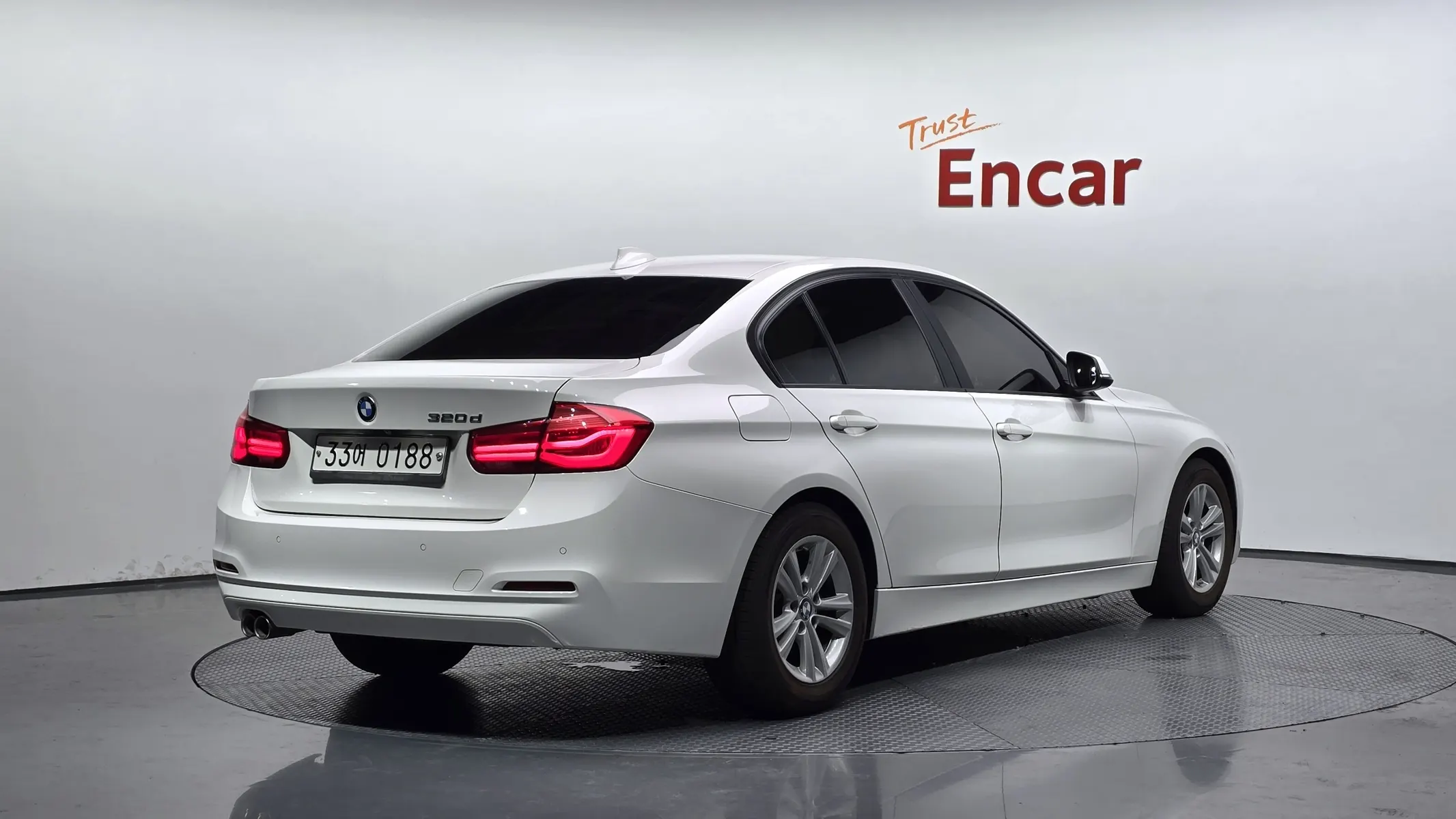 BMW 3 Series (F30) 320d ED 2015 2/33