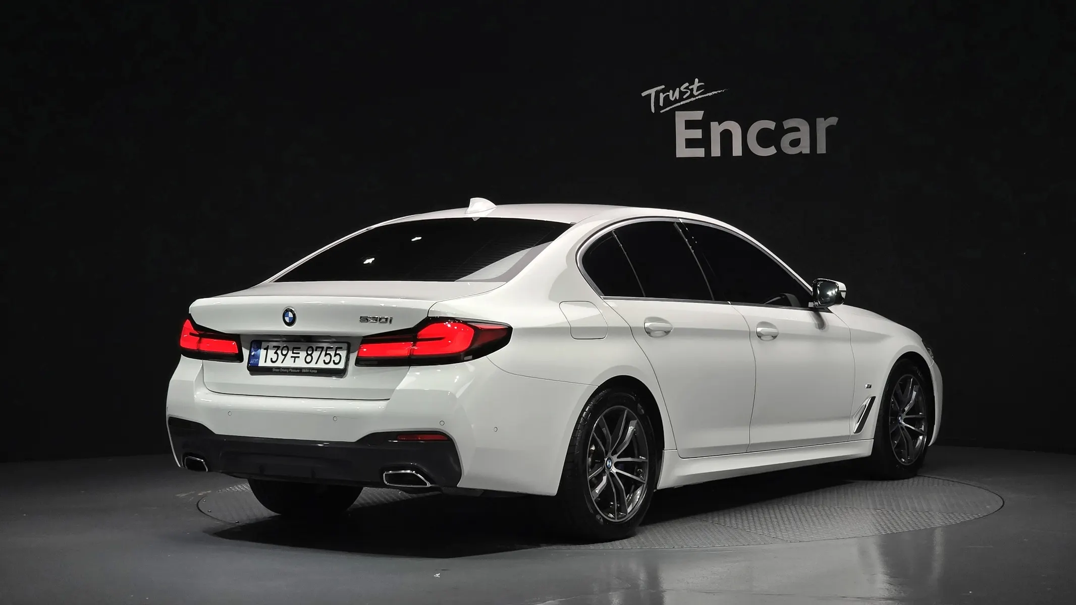 BMW 5 Series (G30) 520i M 2023 2/33