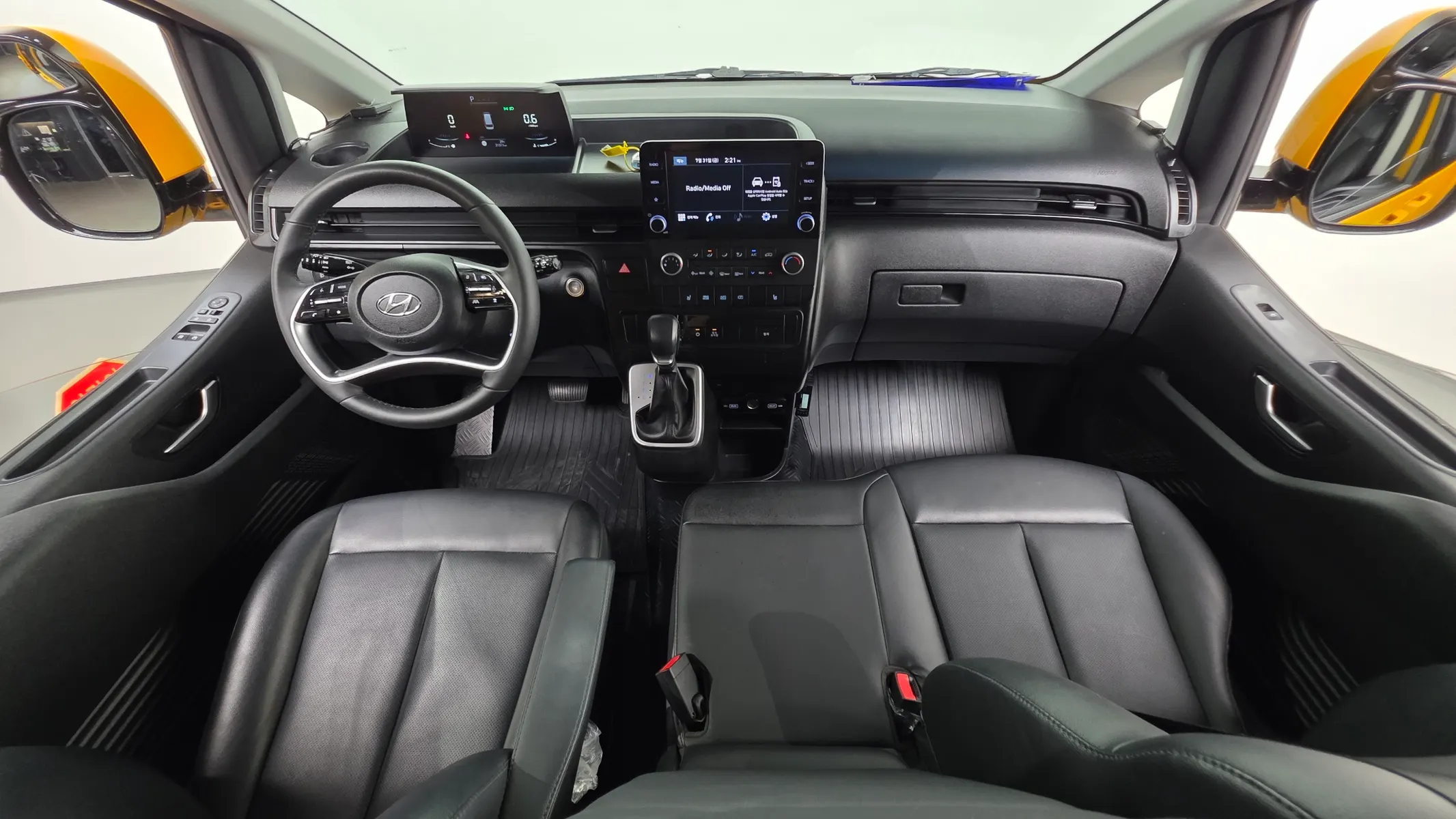 Hyundai Staria L3.5 2023 4/5