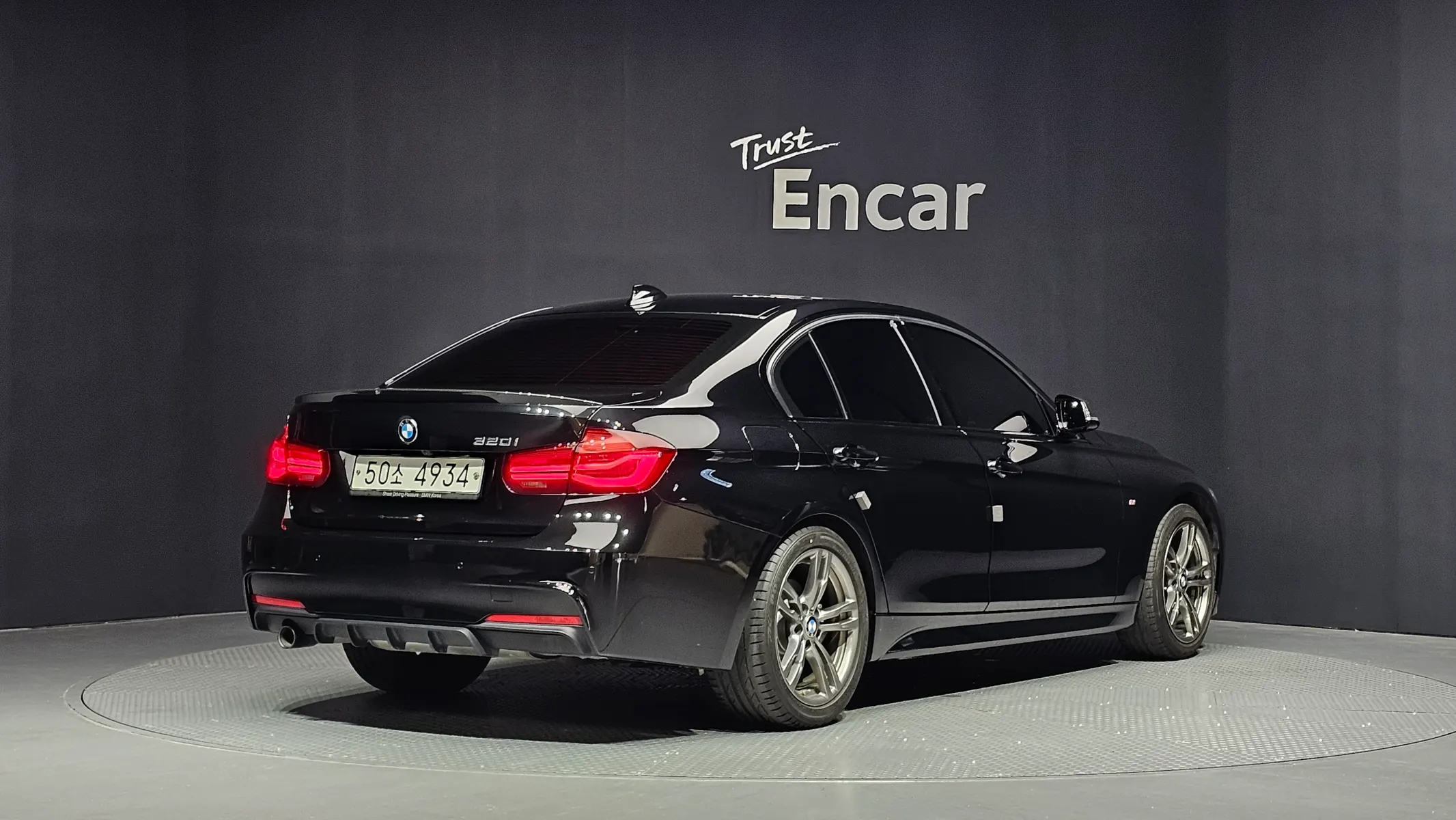 BMW 3 Series (F30) 320i M 2018 2/31