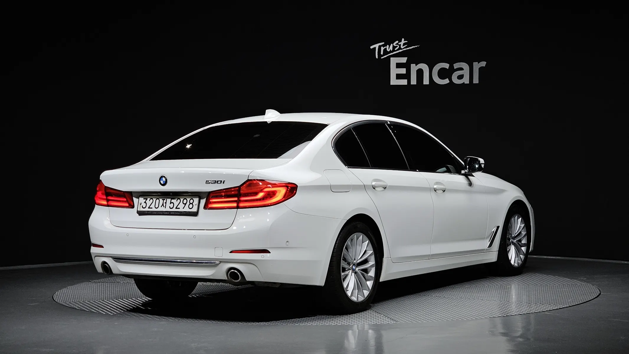 BMW 5 Series (G30) 530i 2020 2/33