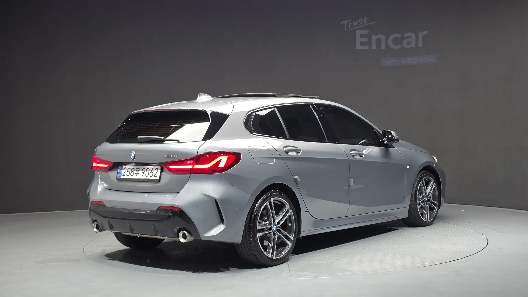 BMW 1 Series (F40) 120i M 2023 2/34