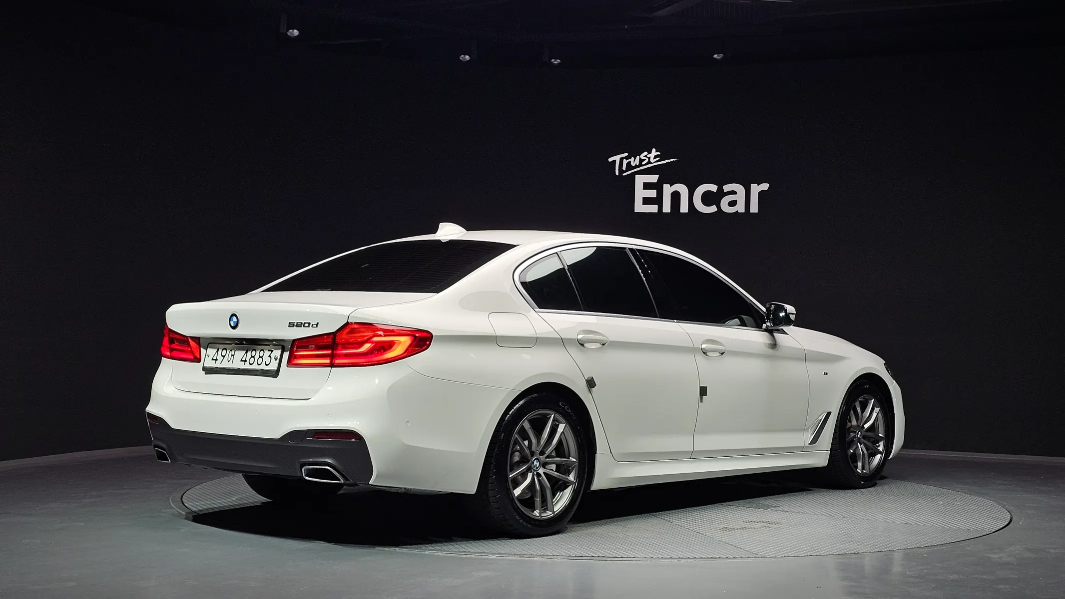 BMW 5 Series (G30) 520d M 2019 2/34