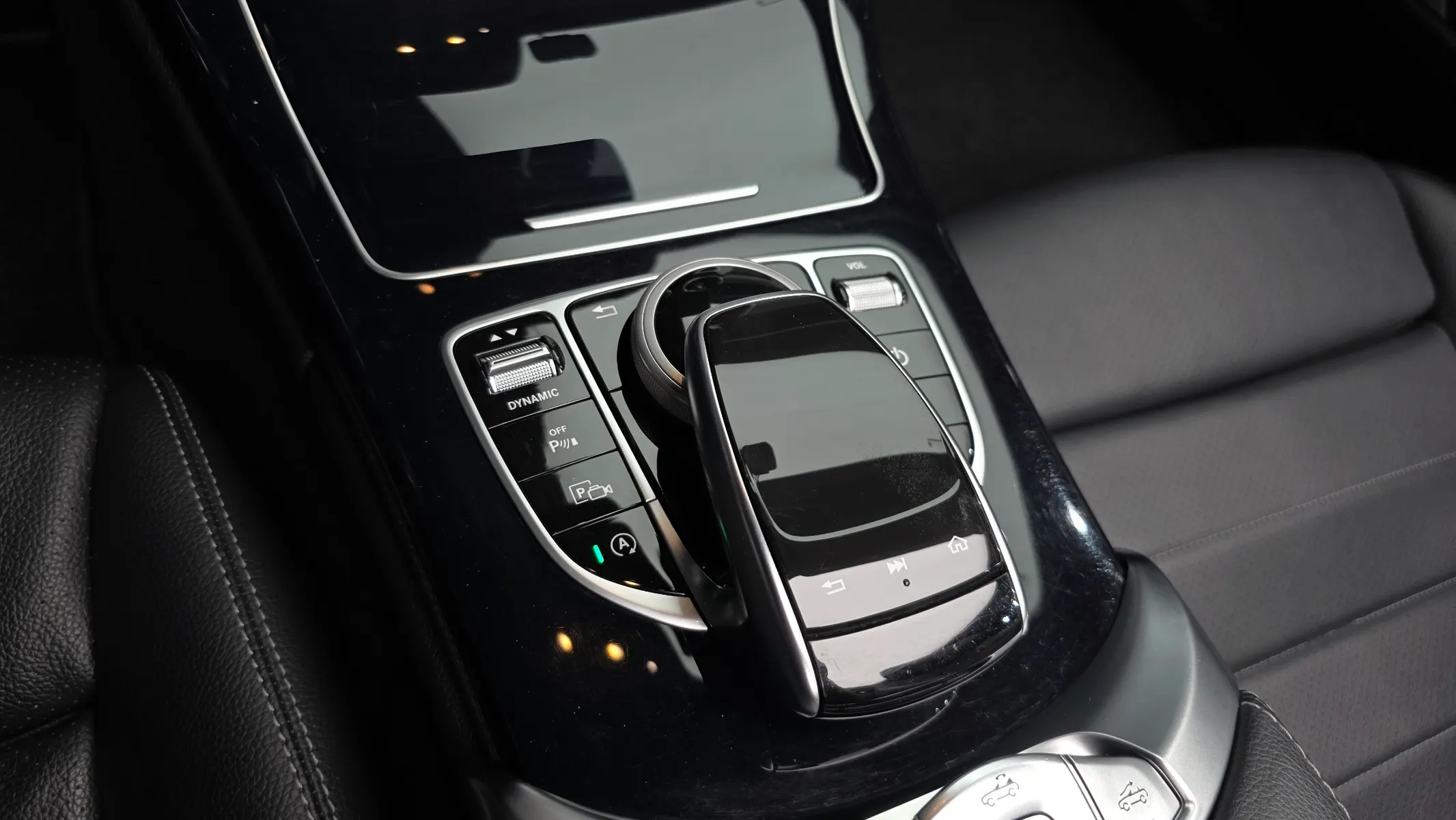 Mercedes-Benz C-Class W205 C200 2019 35/36