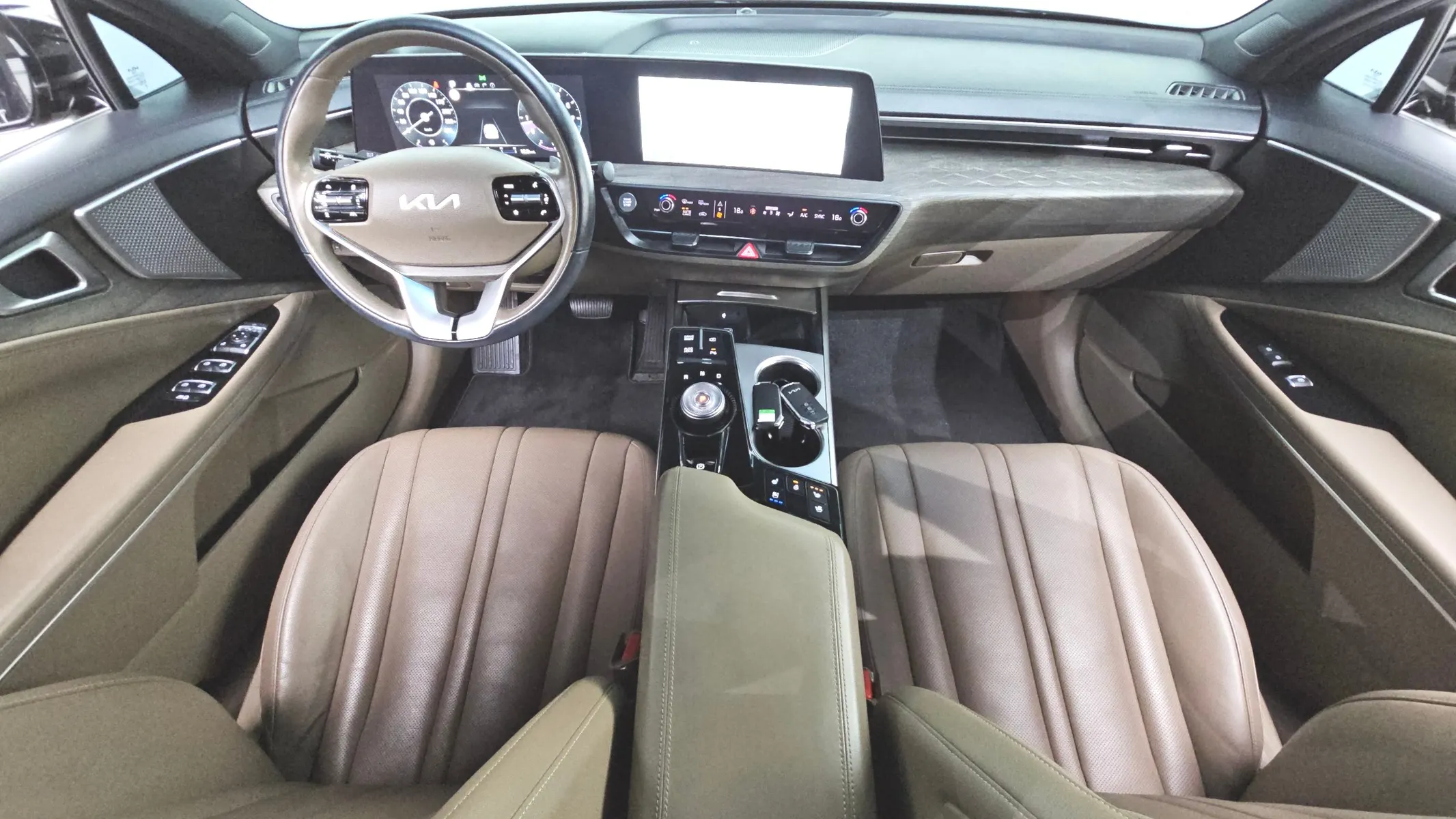 Kia K8 2.5 2WD 2023 4/5