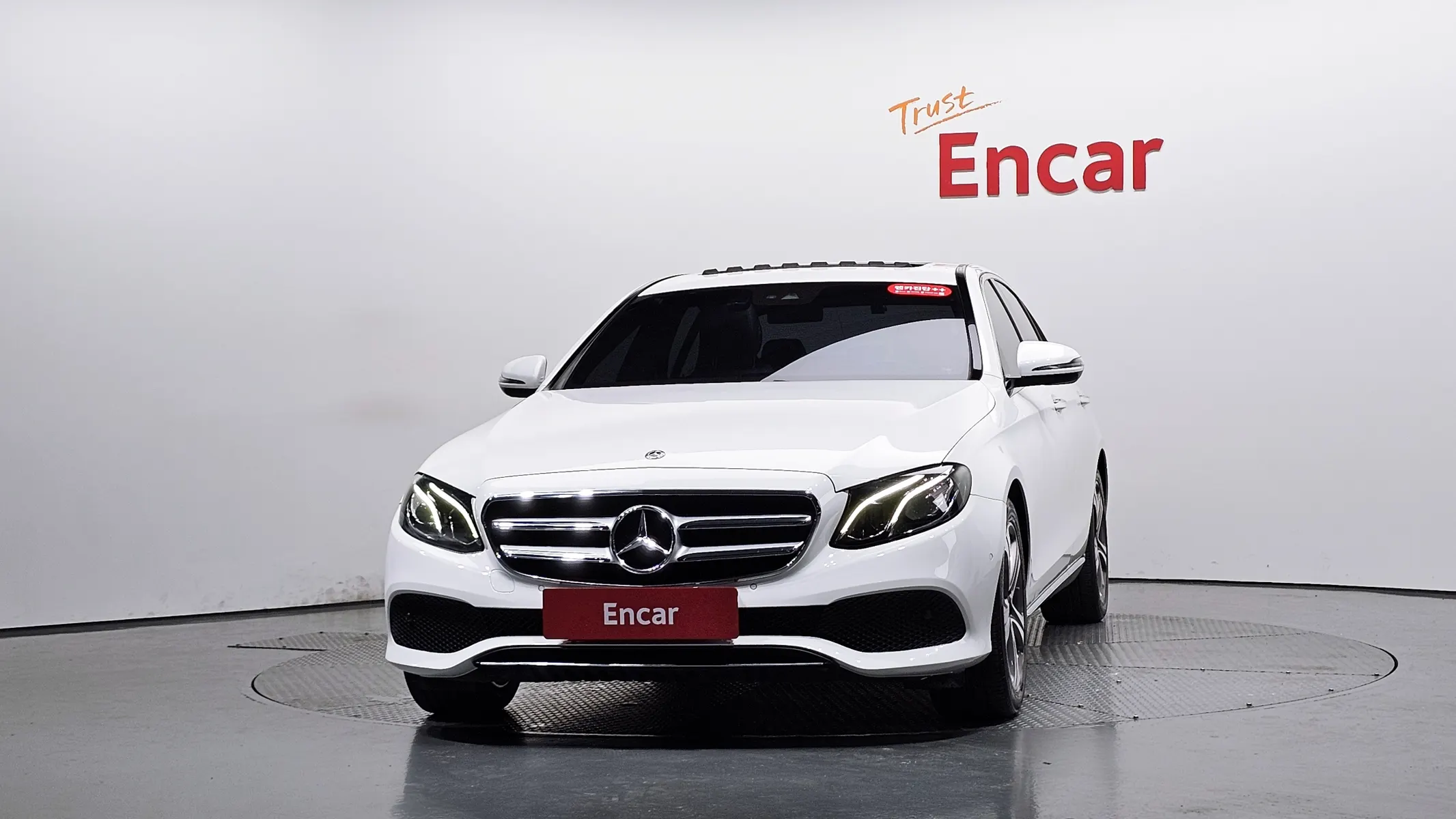 Mercedes-Benz E-Class W213 E300 2018 2/33