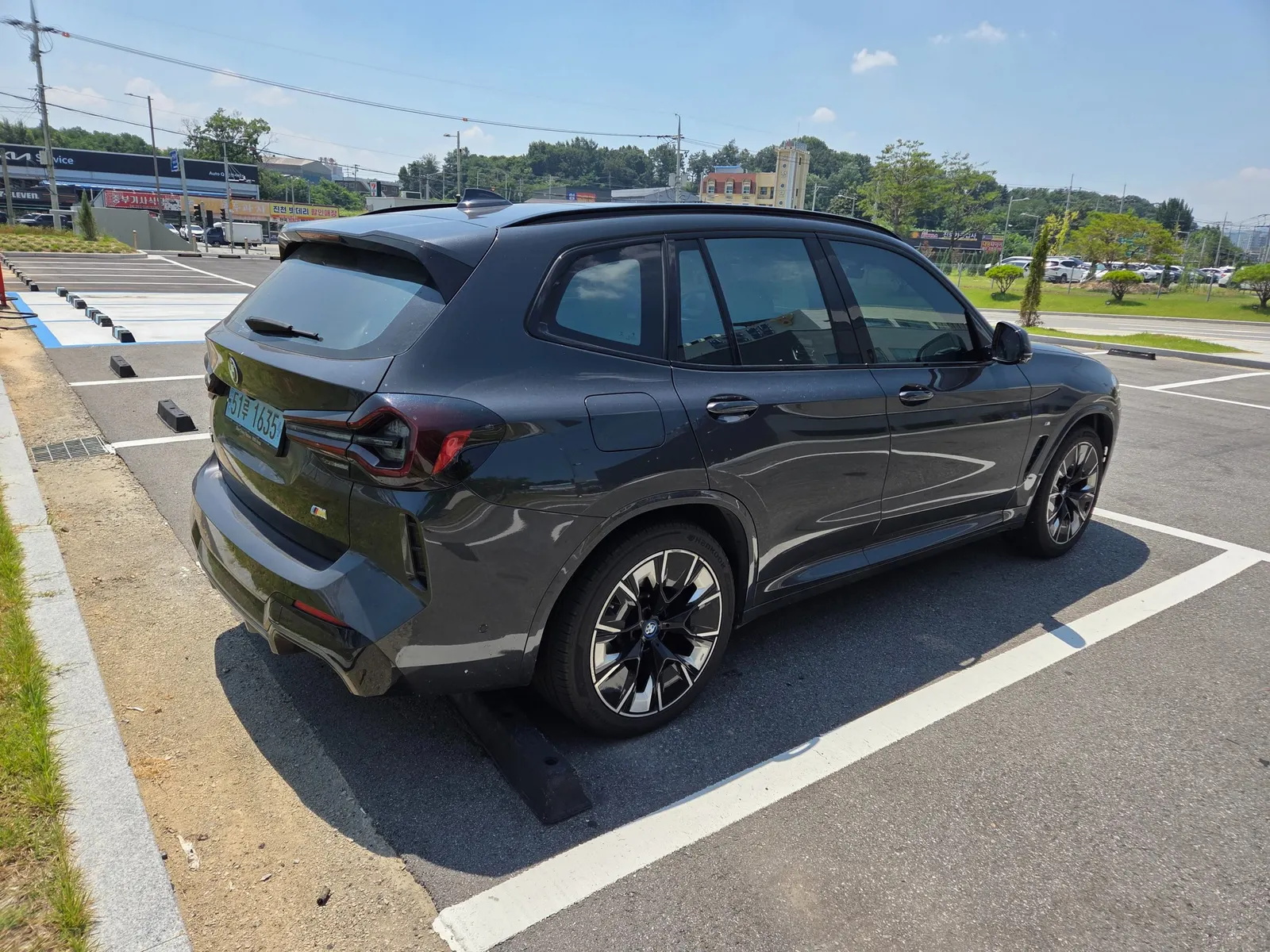BMW iX3 M 2022 2/6