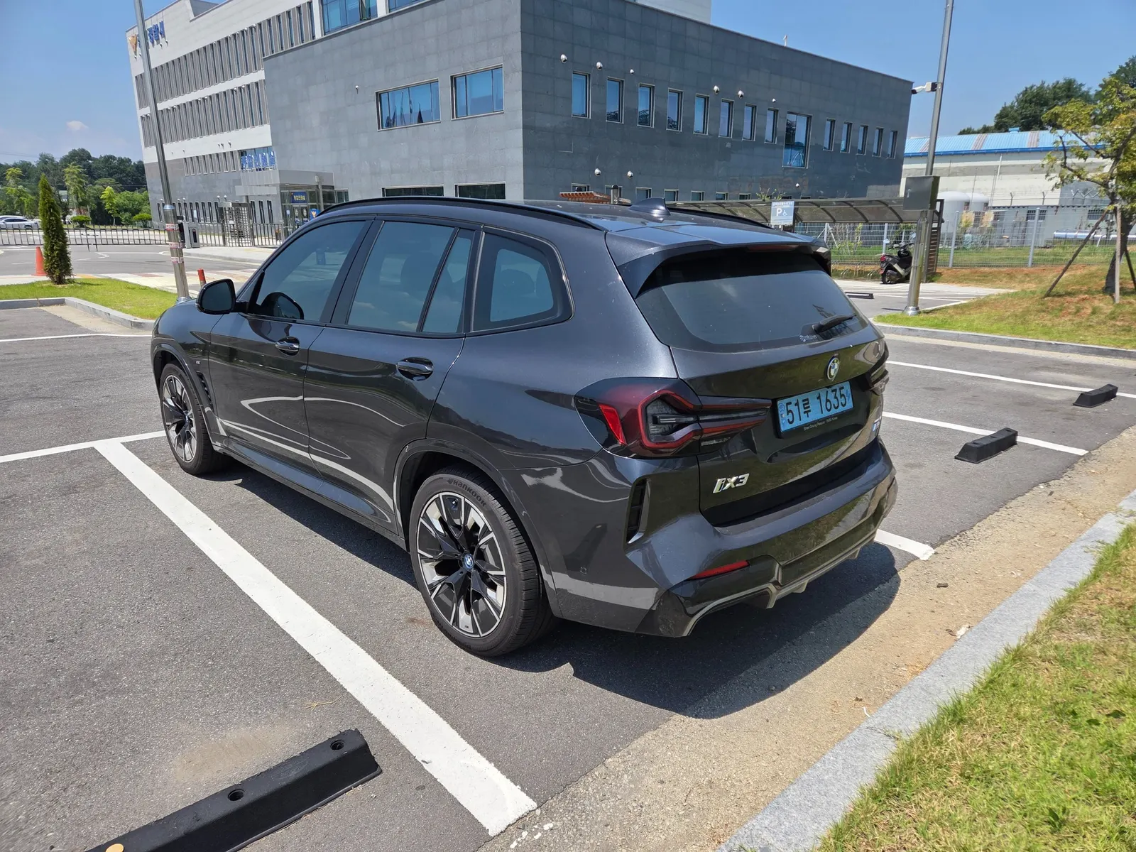 BMW iX3 M 2022 3/6