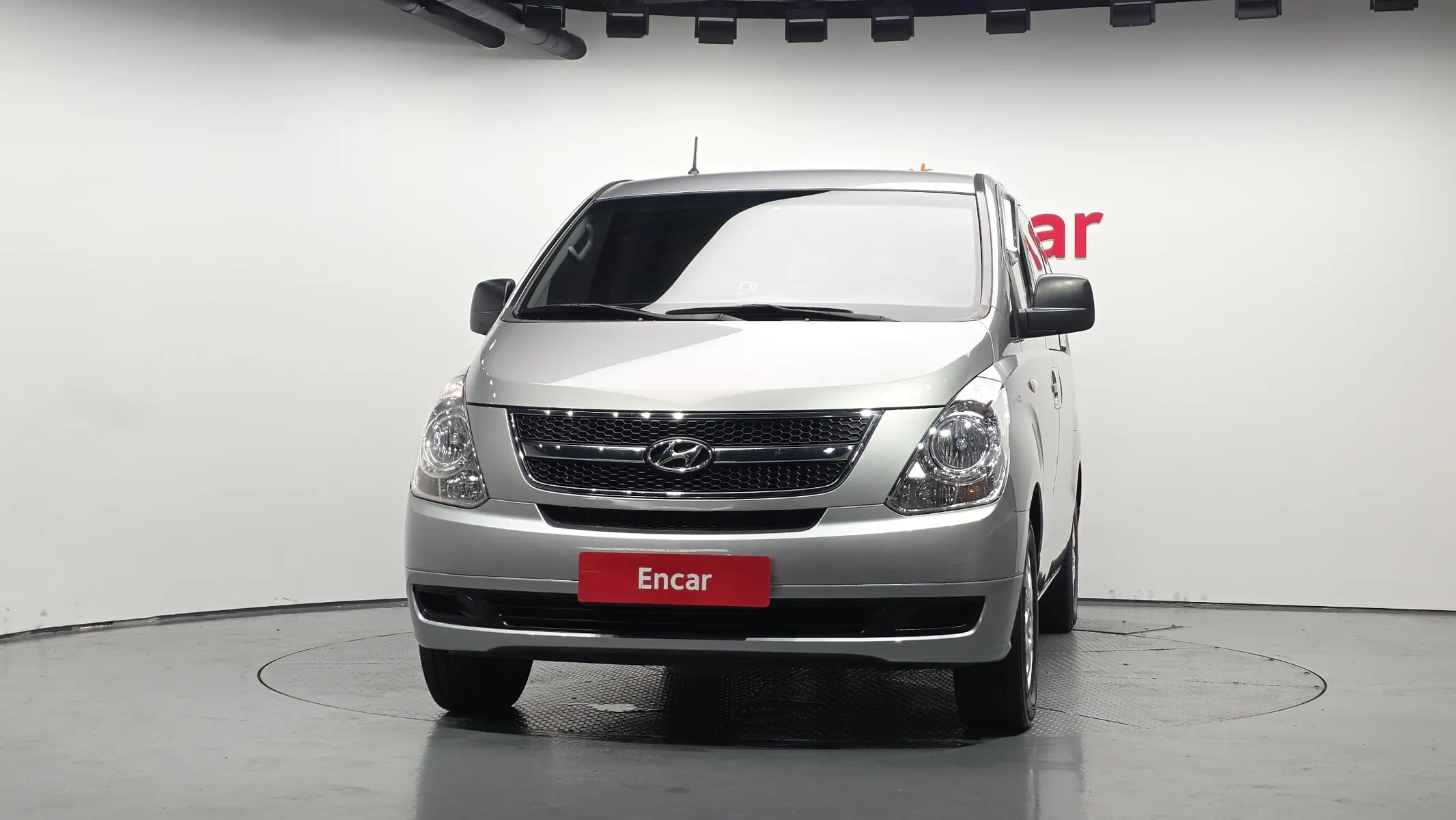 Hyundai Grand Starex 3 2015 2/5