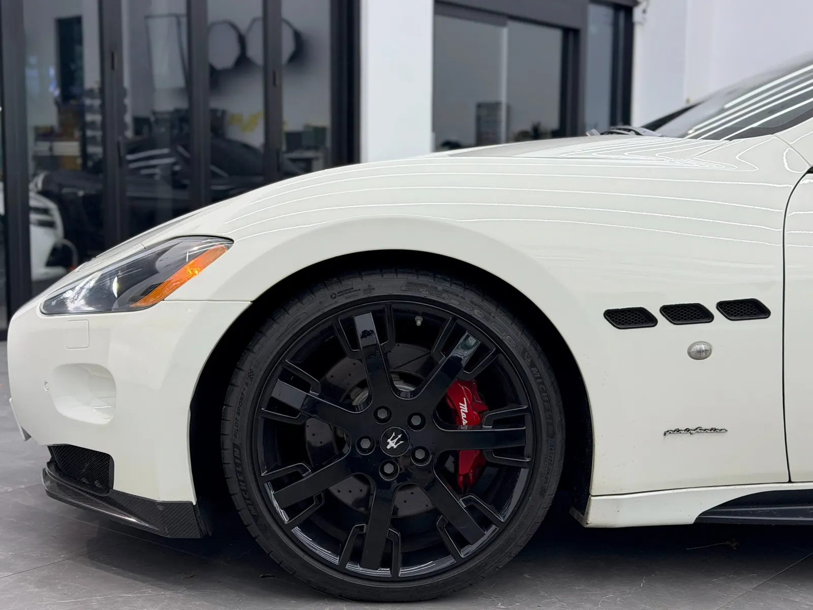 Maserati 그란투리스모 S 4.7 MC 2011 2/5