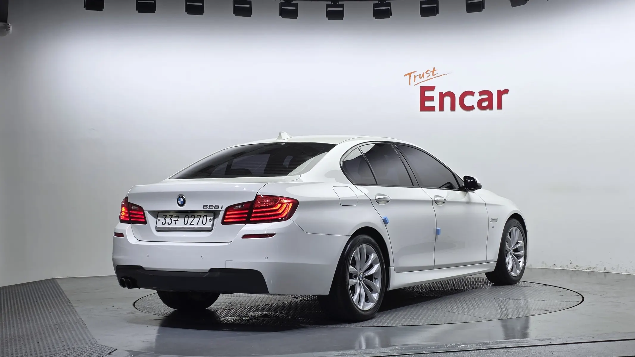 BMW 5 Series (F10) 528i M 2016 2/21