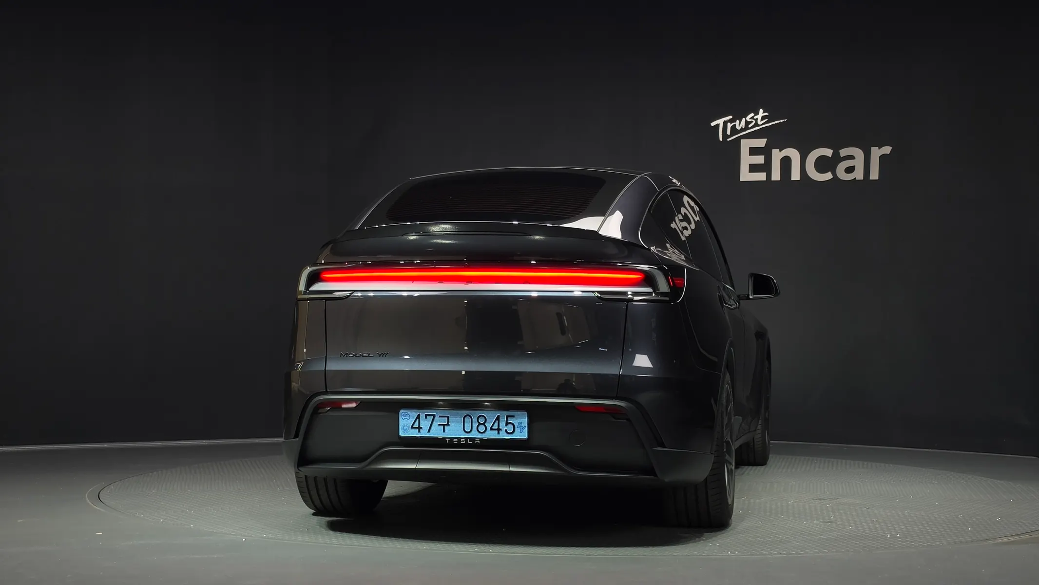Tesla Y L AWD 2026 3/5