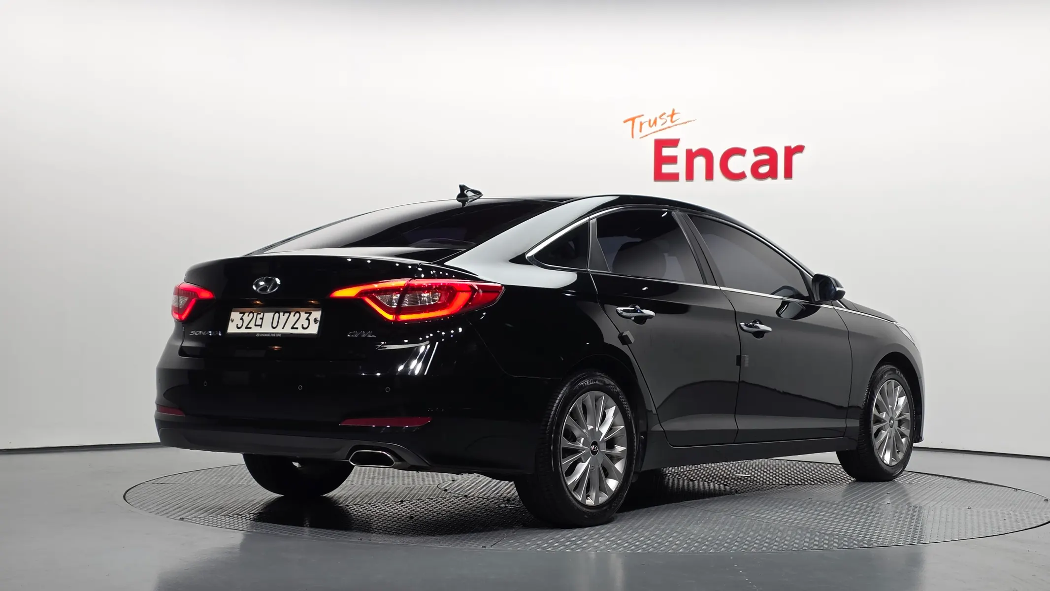 Hyundai LF 2.0 2016 2/32