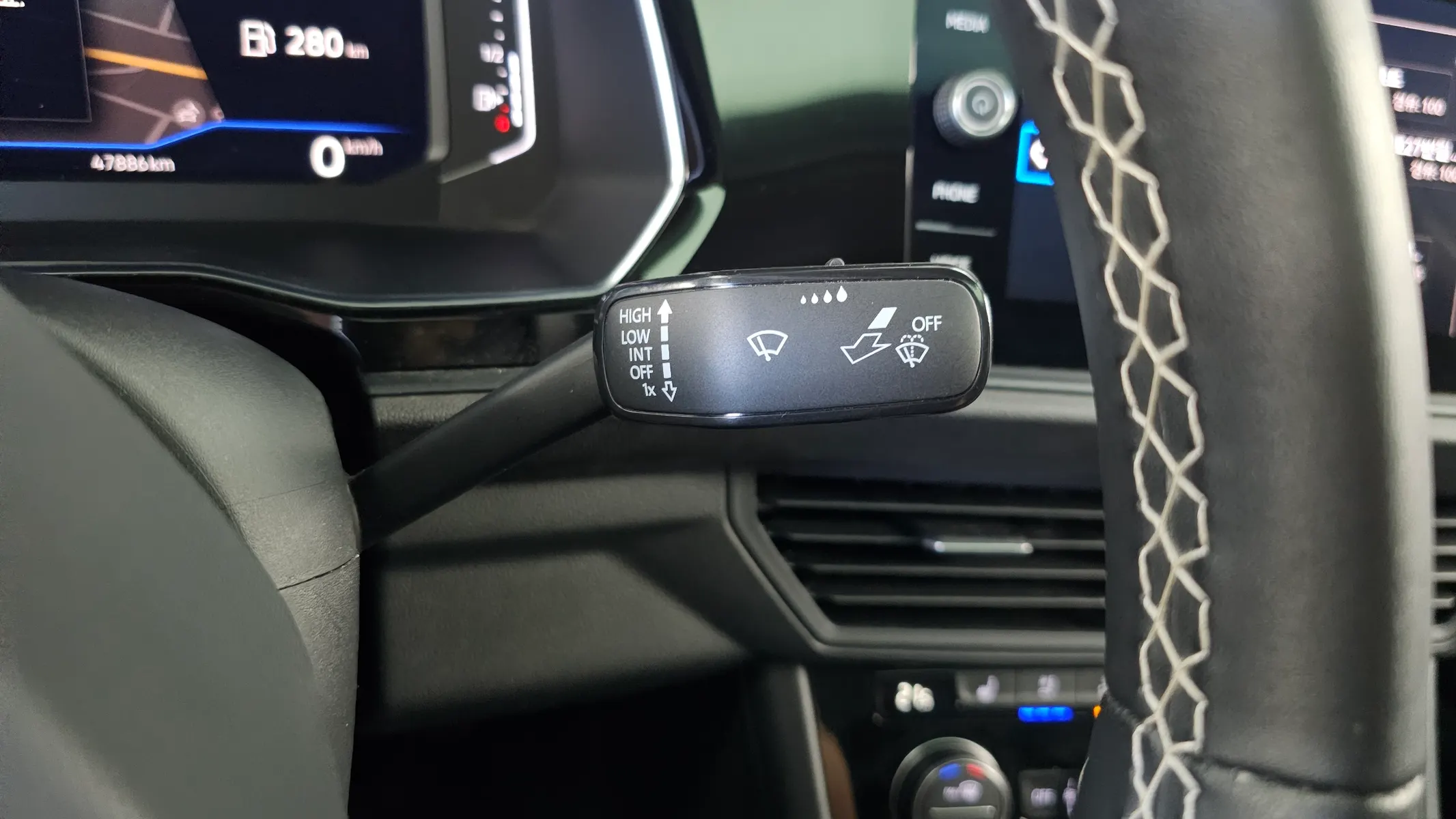 Volkswagen 7 1.5 TSI 2022 32/33