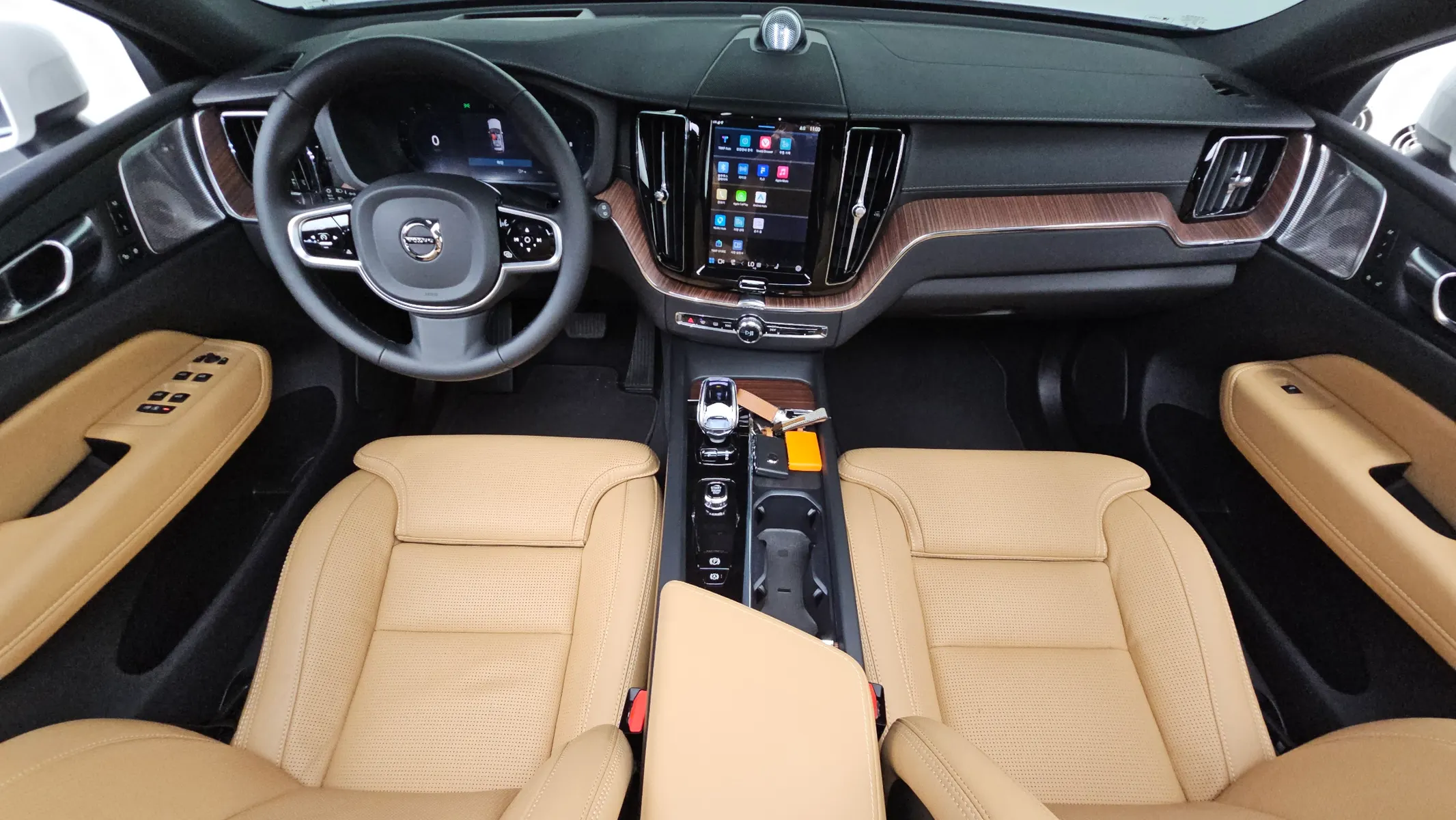 Volvo XC60 2 B5 2025 4/5