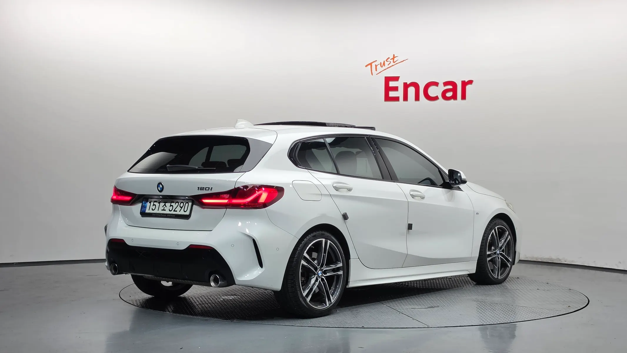 BMW 1 Series (F40) 120i M 2021 2/37