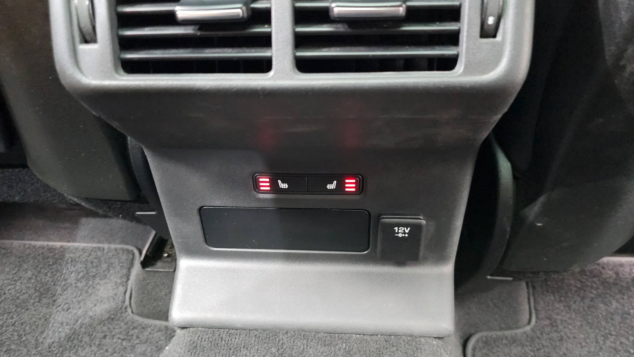 Land Rover 레인지로버 벨라 3.0 D300 R- HSE 2018 39/40