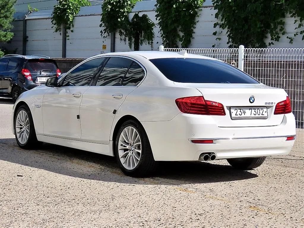 BMW 5 Series (F10) 528i 2014 3/21