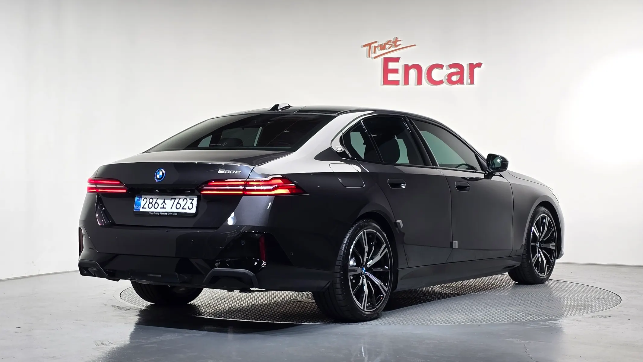 BMW 5 Series (G60) 530e M 2026 2/33