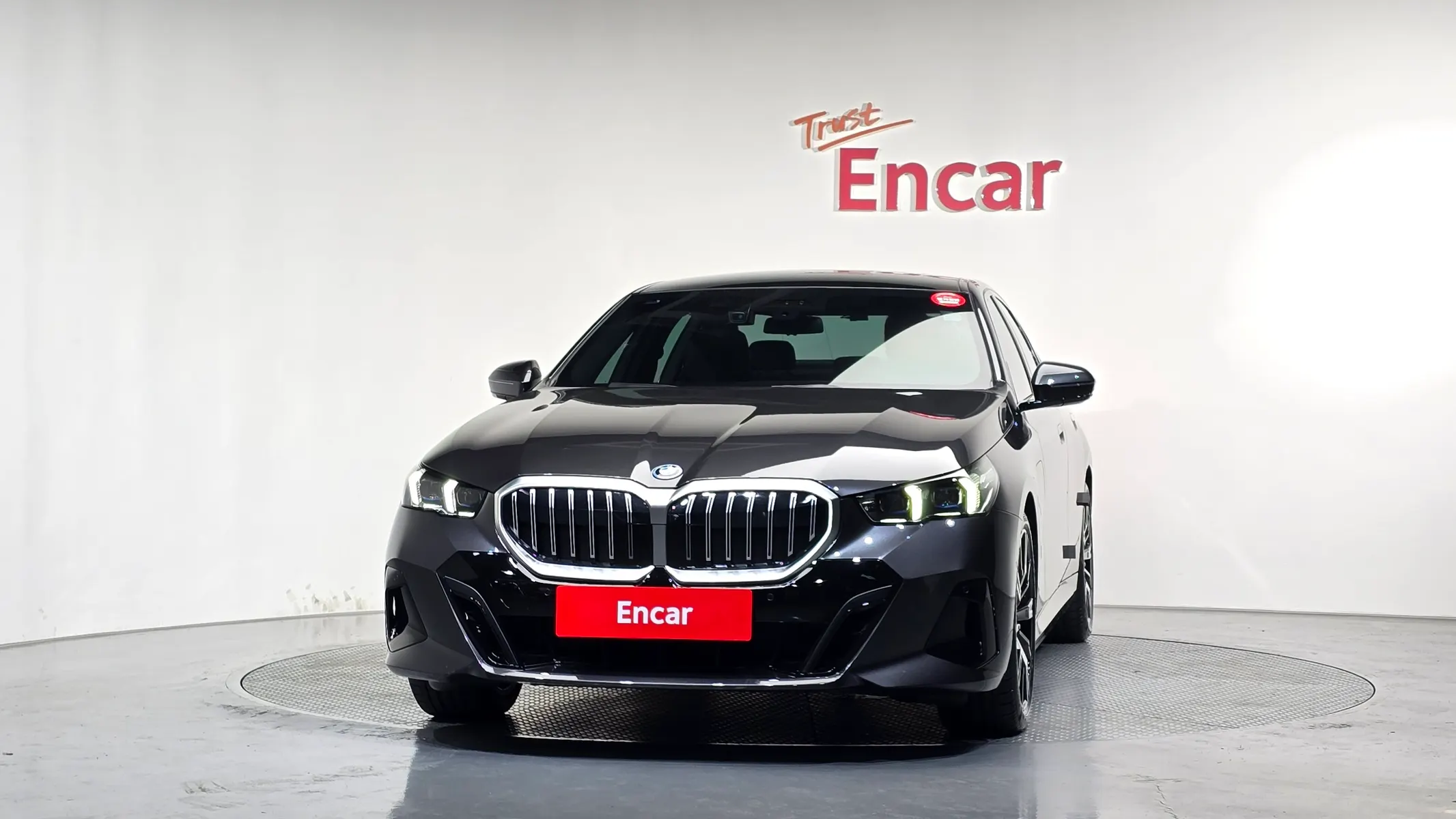 BMW 5 Series (G60) 530e M 2026 3/33