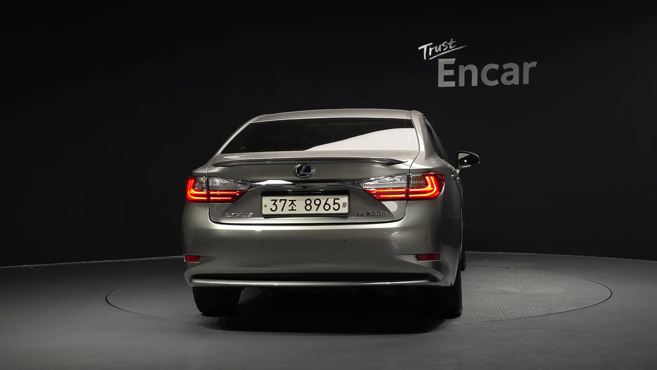 Lexus ES300h + 2018 2/5