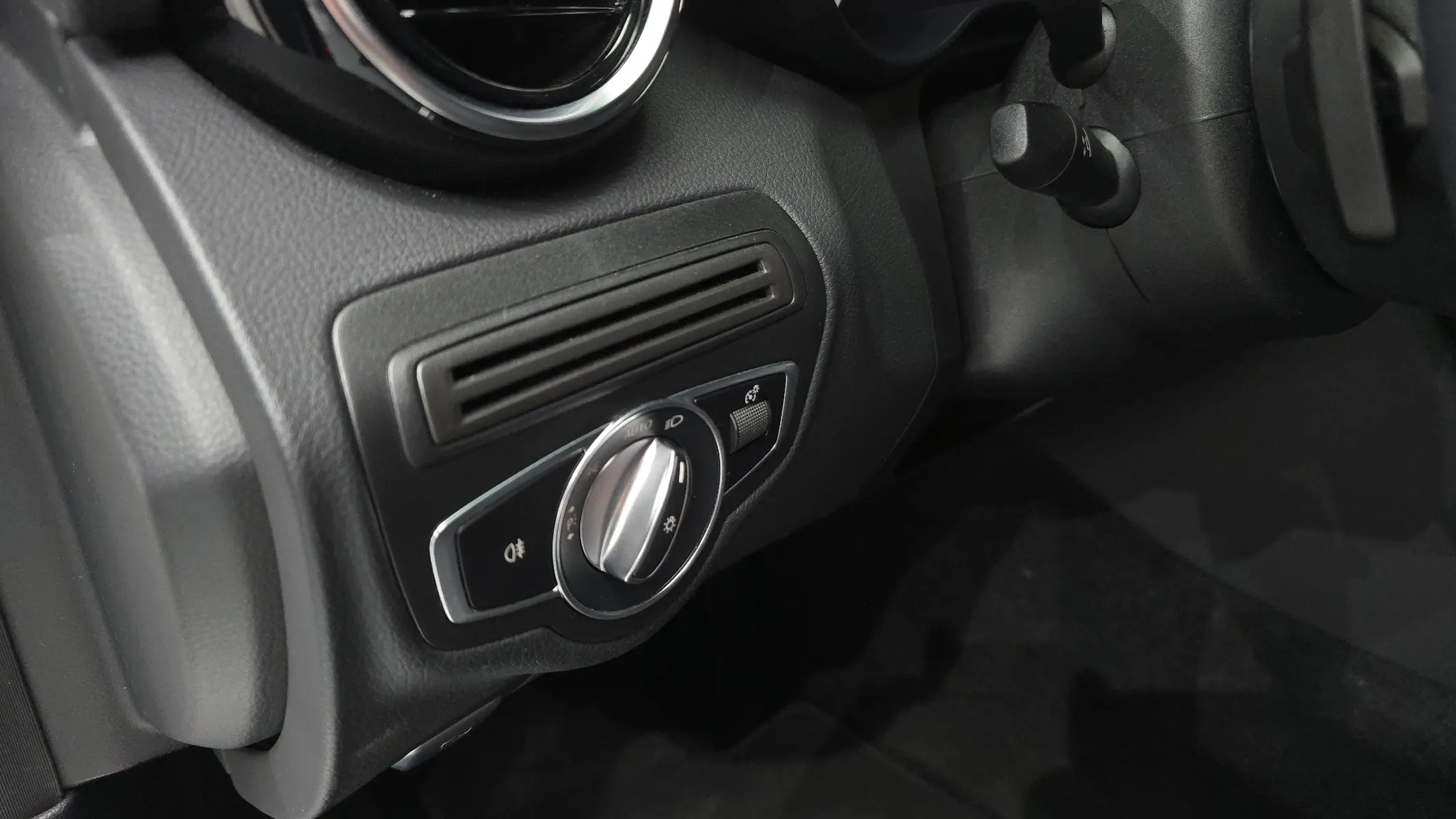 Mercedes-Benz C-Class W205 C200 2019 30/31