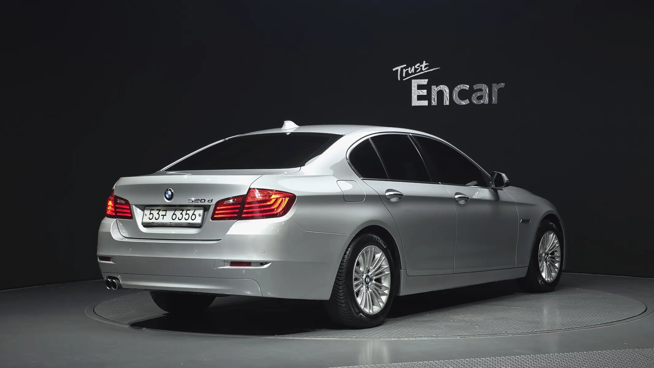 BMW 5 Series (F10) 520d 2015 2/21