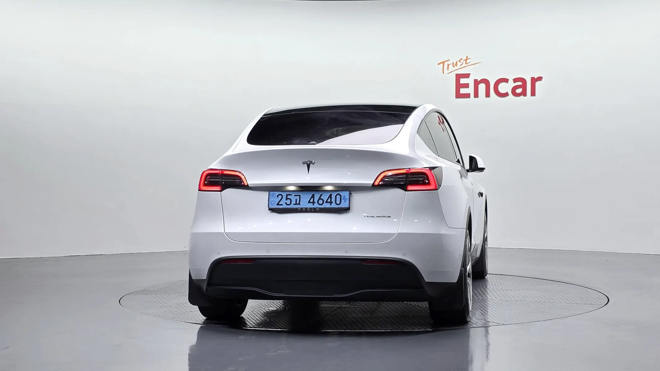 Tesla Y AWD 2021 3/5