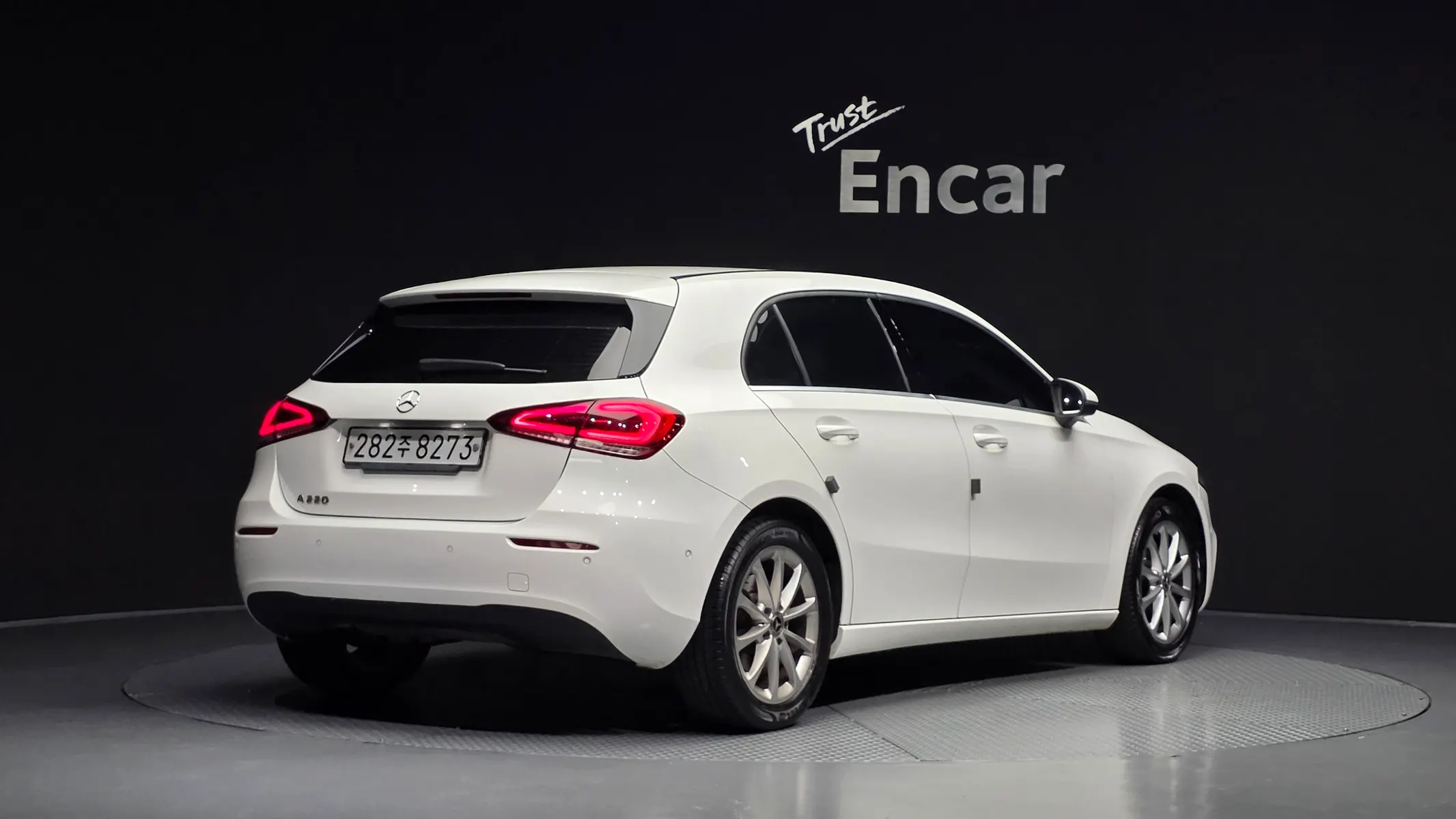 Mercedes-Benz A-Class W177 A220 2019 2/32