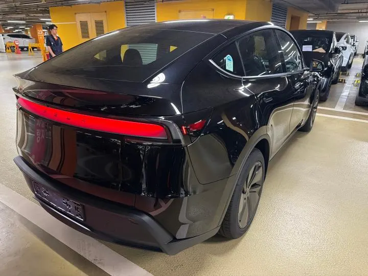 Tesla Y RWD 2026 4/5