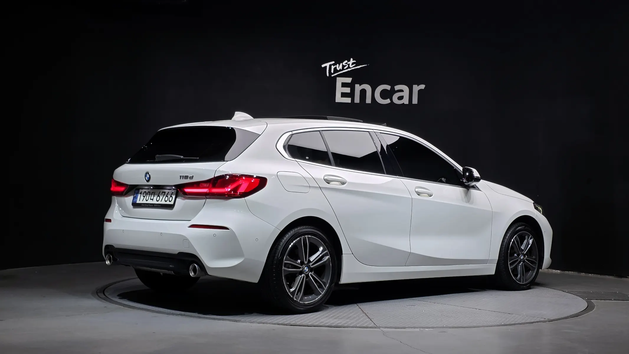 BMW 1 Series (F40) 118d 2021 2/32