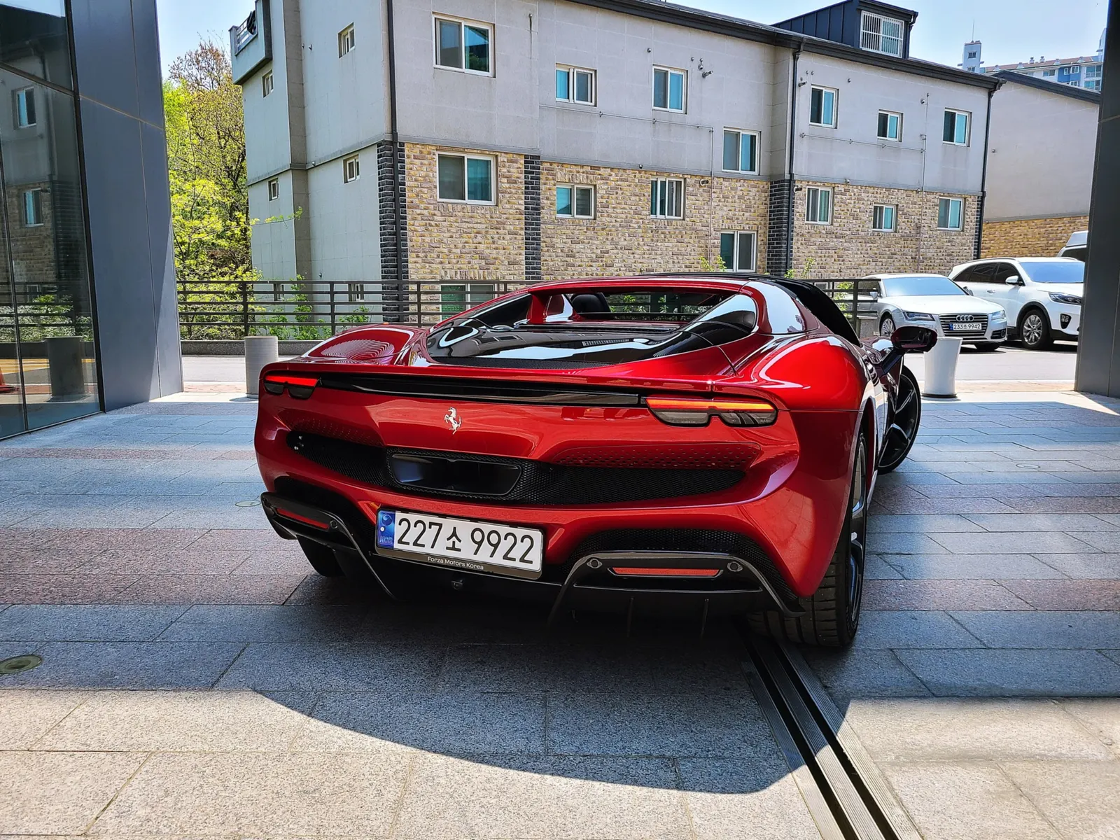 Ferrari 296 GTS 3.0 V6 2023 2/5