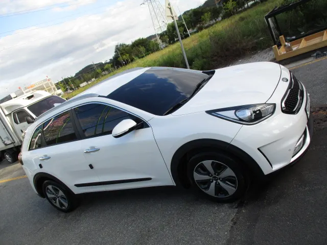 Kia Niro 2016 2/5