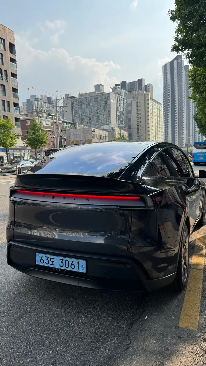 Tesla Y L AWD 2026 2/9