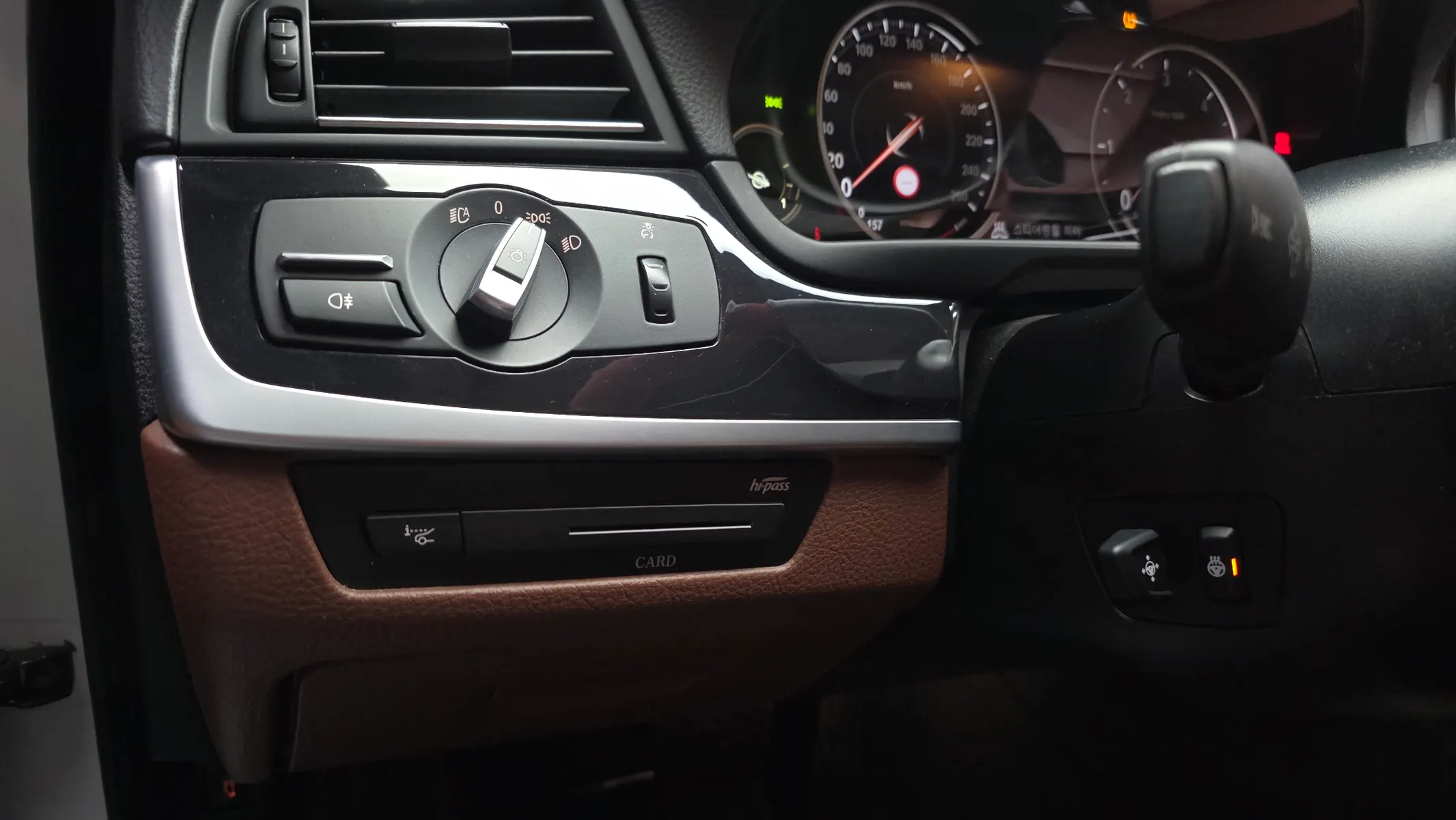 BMW 5 Series (F10) 520d xDrive 2014 32/33
