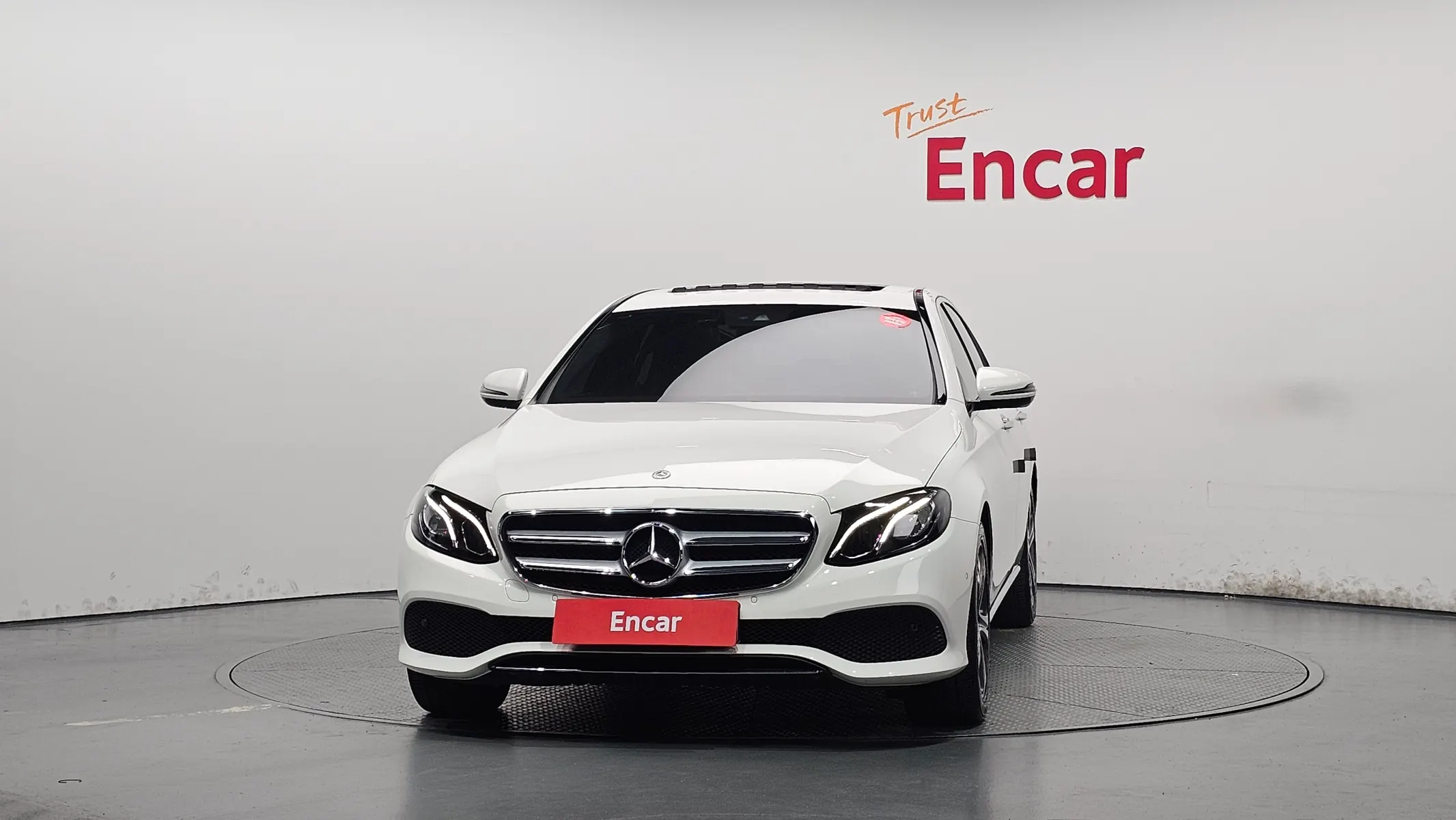 Mercedes-Benz E-Class W213 E300 2018 3/35