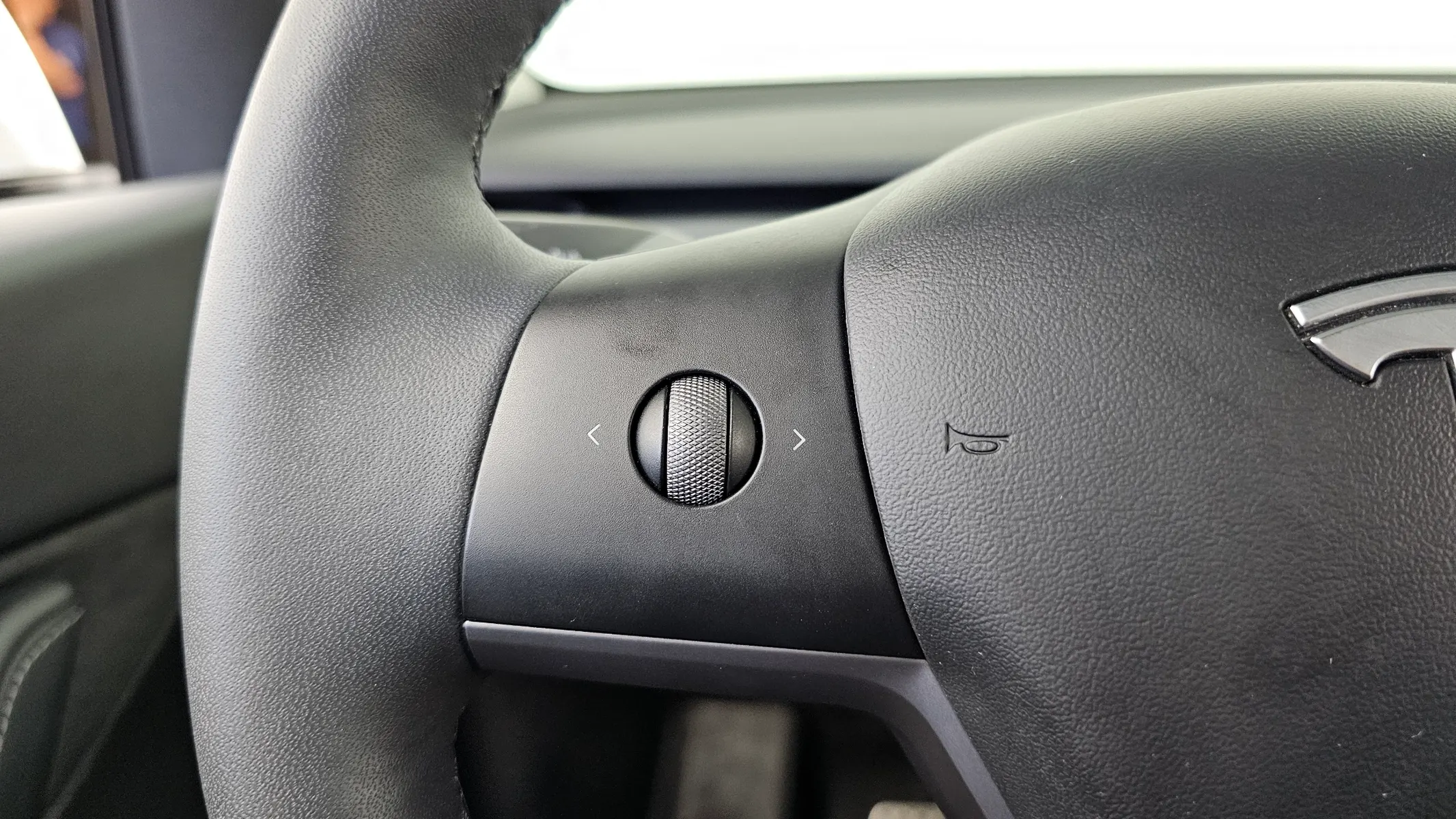 Tesla Y RWD 2021 35/36