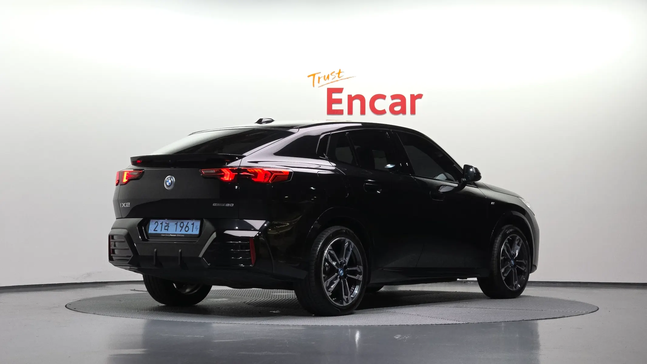BMW iX2 (U10) eDrive 20 M 2024 2/33
