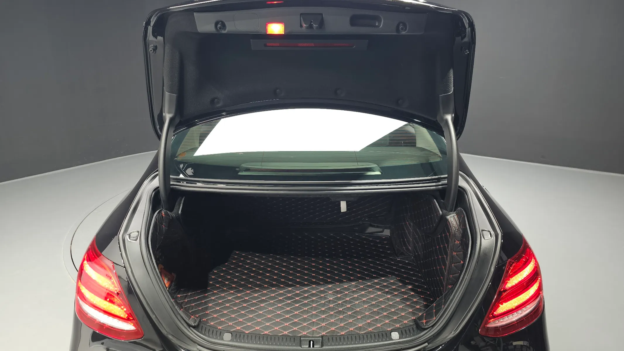 Mercedes-Benz E-Class W213 E200 2018 35/36